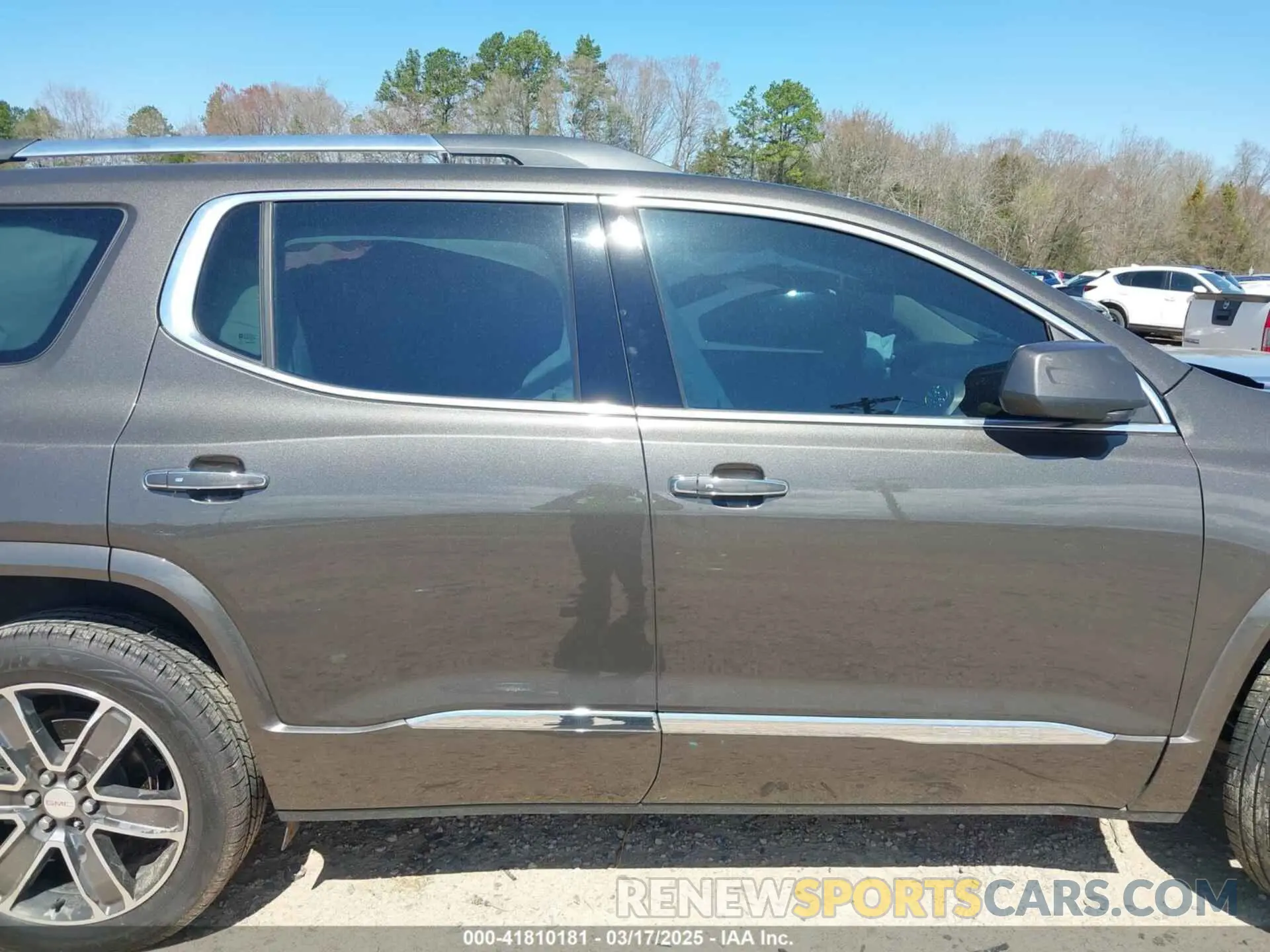 13 Photograph of a damaged car 1GKKNXLS6KZ194861 GMC ACADIA 2019