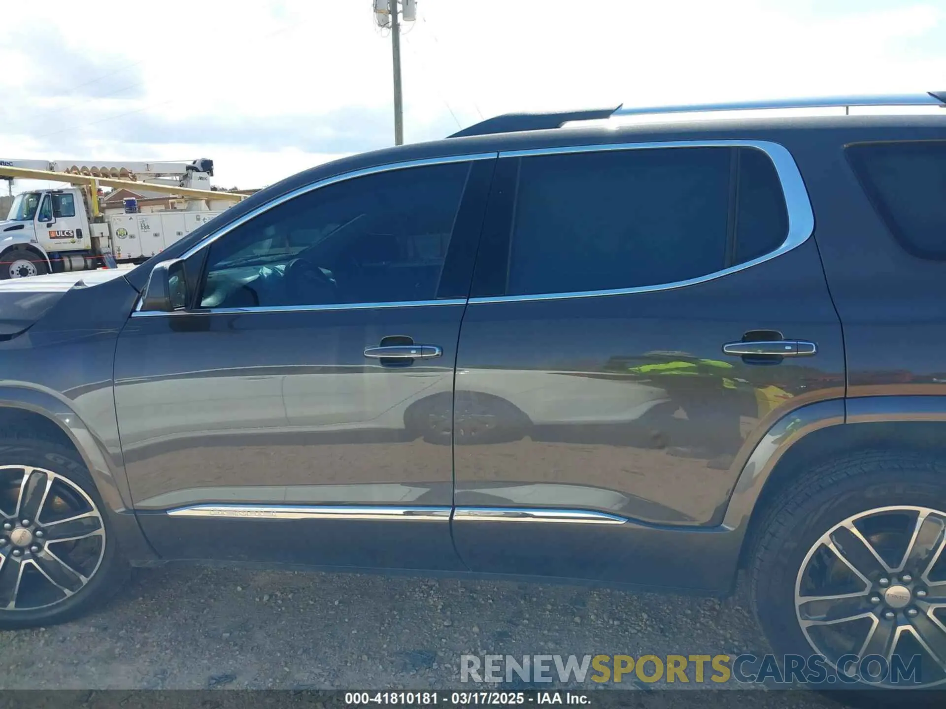 14 Photograph of a damaged car 1GKKNXLS6KZ194861 GMC ACADIA 2019