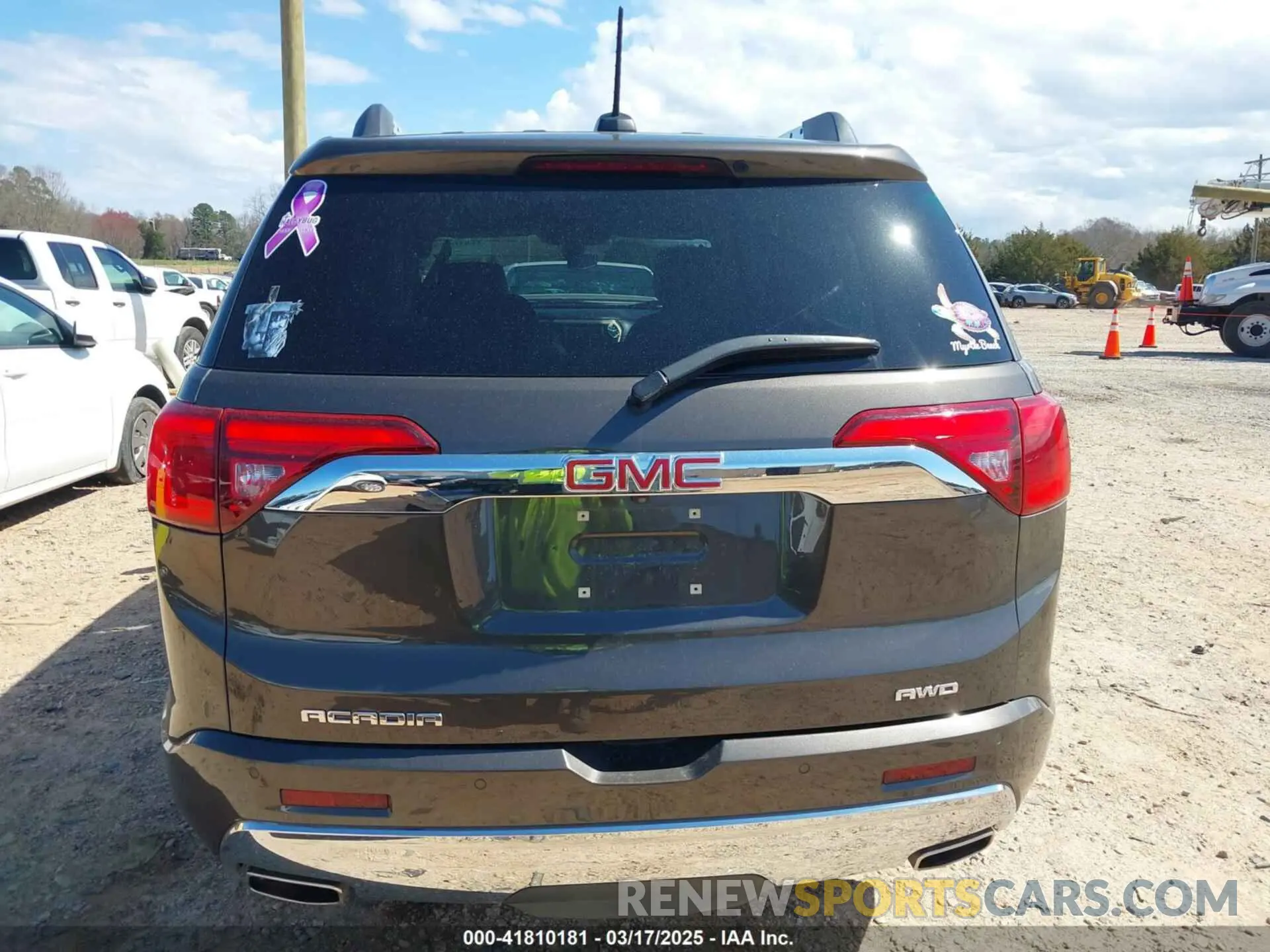 16 Photograph of a damaged car 1GKKNXLS6KZ194861 GMC ACADIA 2019