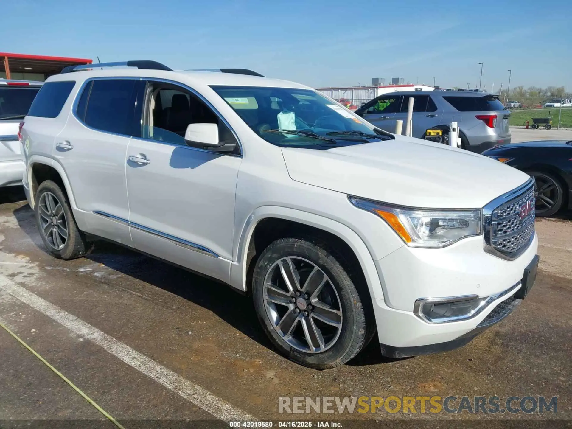 1 Photograph of a damaged car 1GKKNXLS7KZ108814 GMC ACADIA 2019