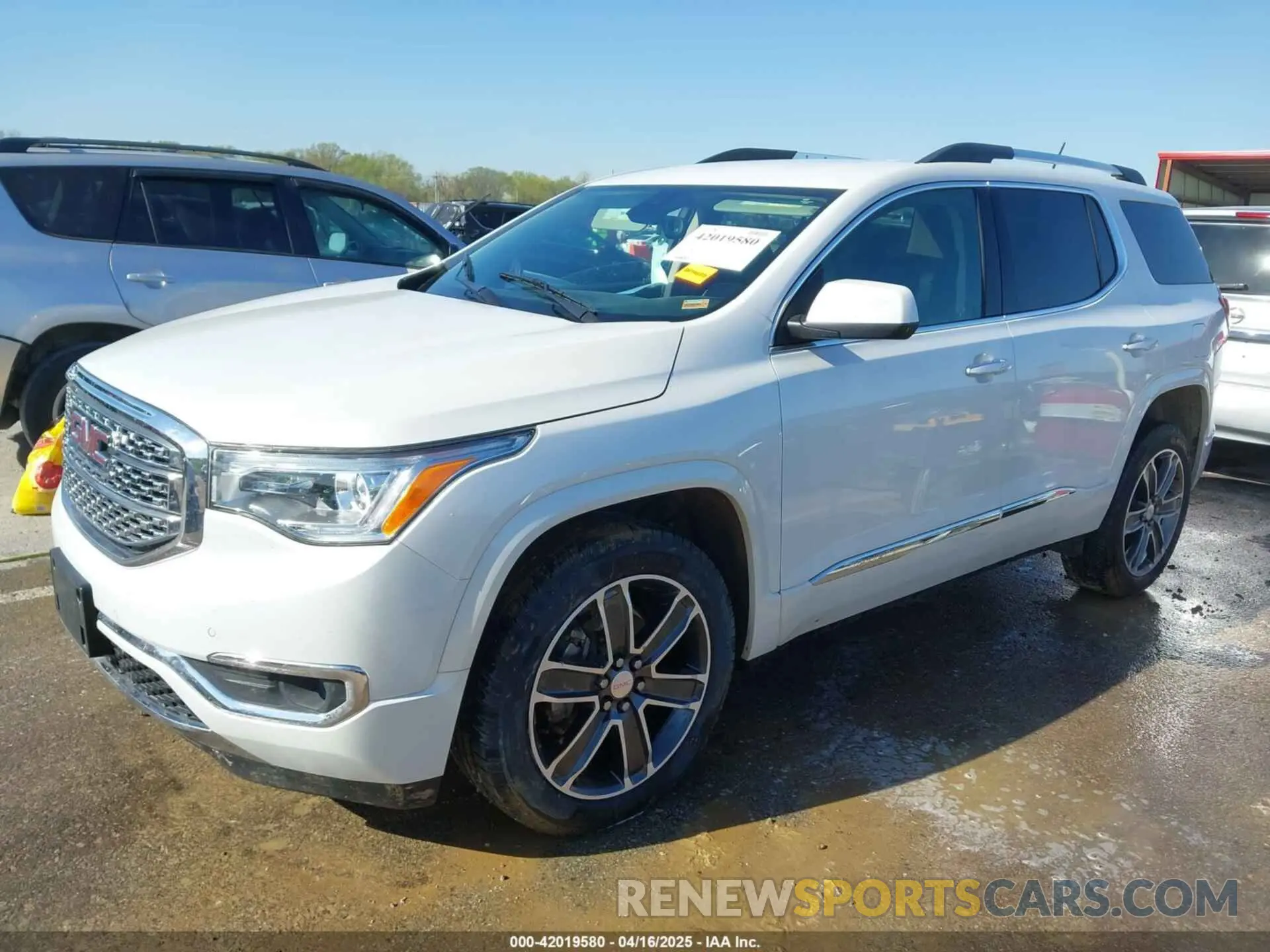 2 Photograph of a damaged car 1GKKNXLS7KZ108814 GMC ACADIA 2019