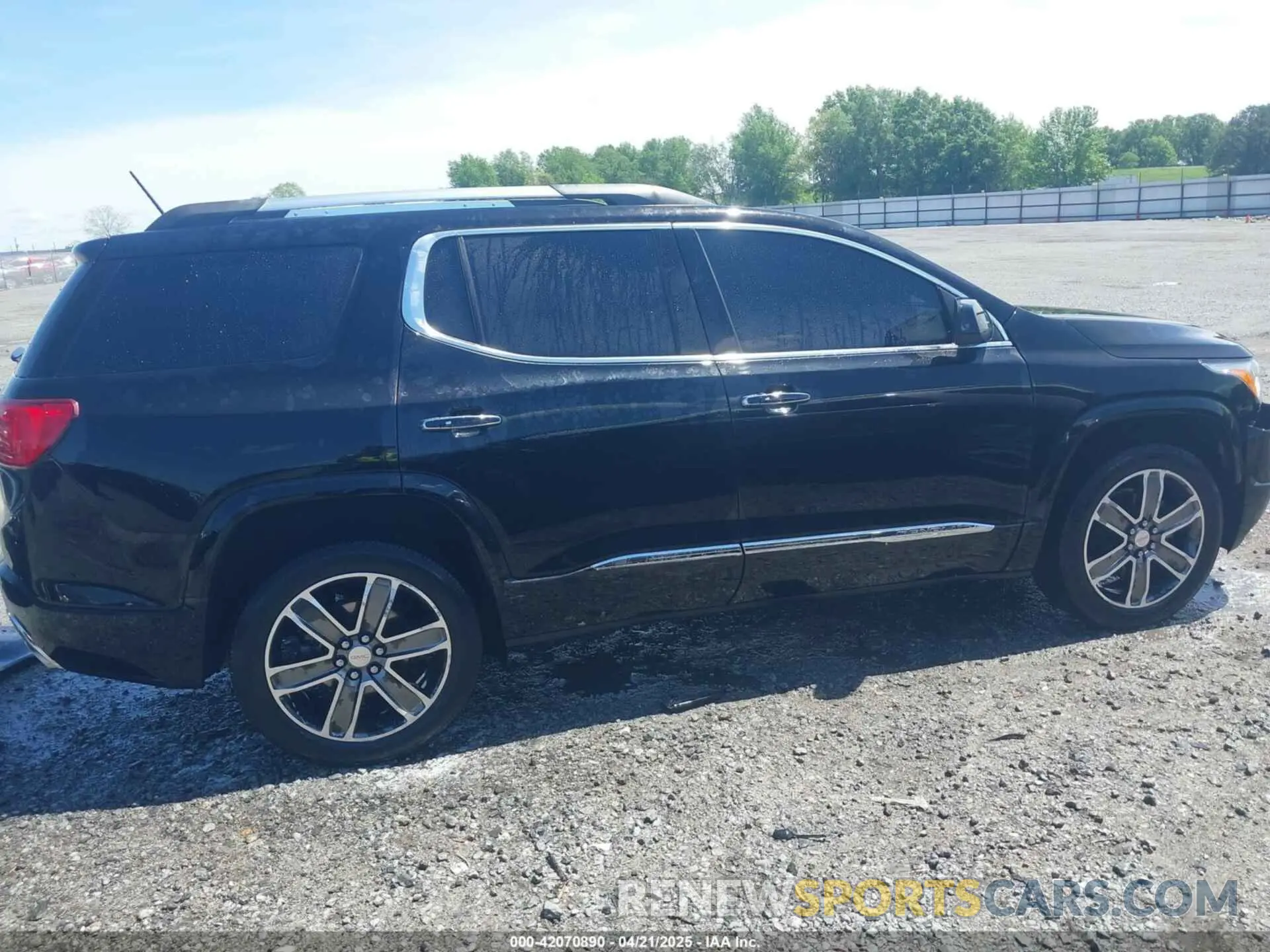 14 Photograph of a damaged car 1GKKNXLS7KZ226863 GMC ACADIA 2019