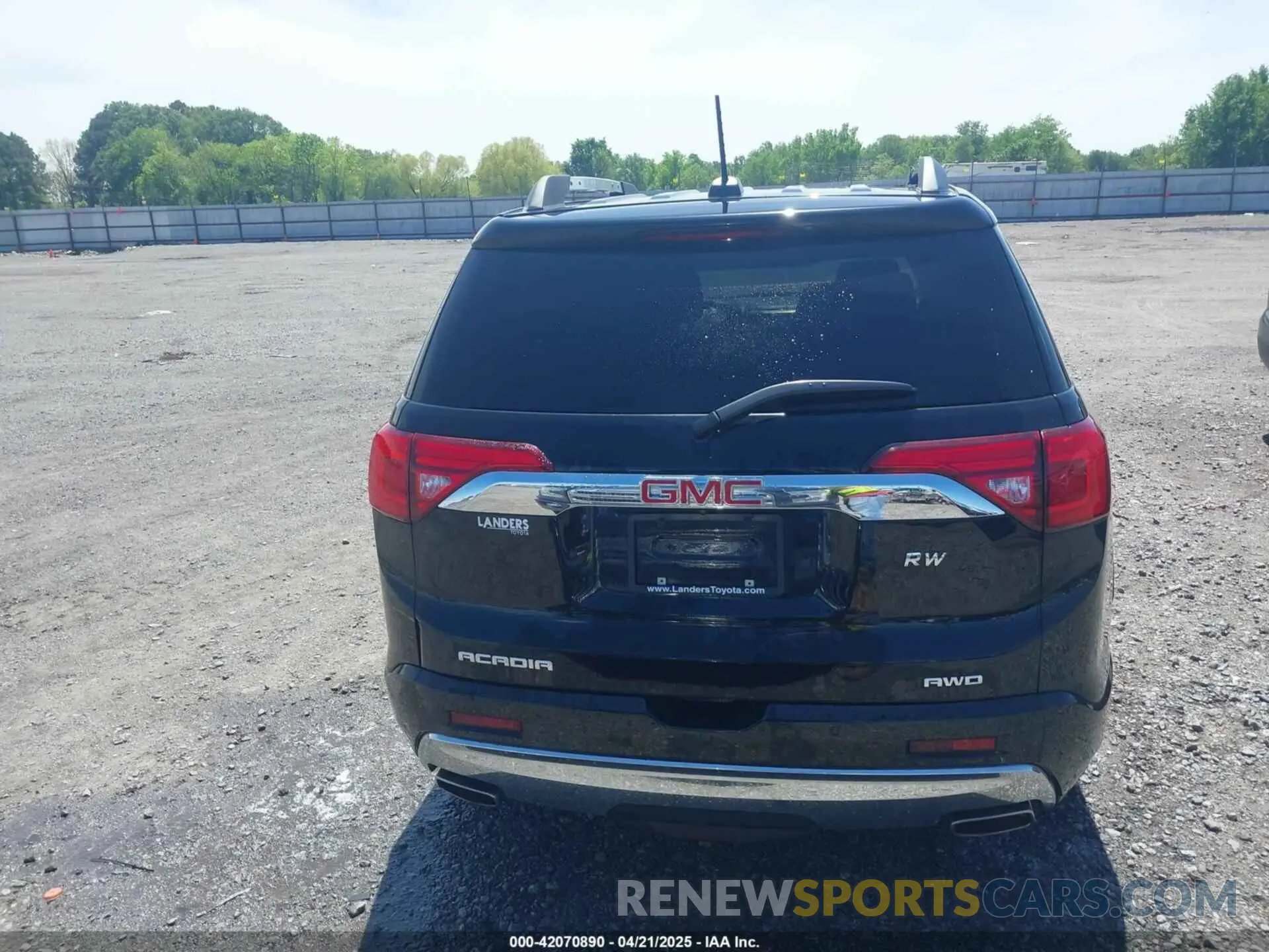 17 Photograph of a damaged car 1GKKNXLS7KZ226863 GMC ACADIA 2019
