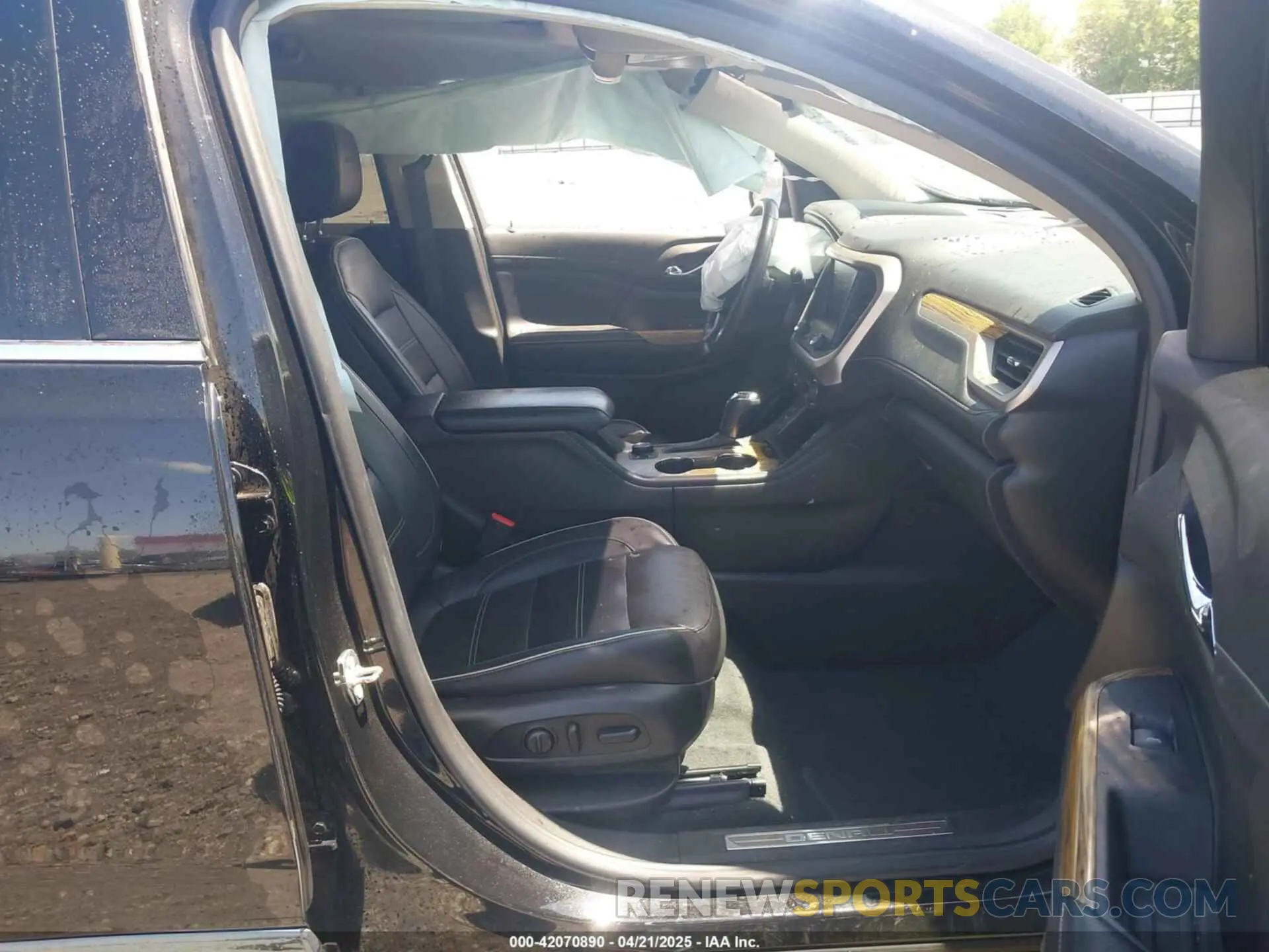 5 Photograph of a damaged car 1GKKNXLS7KZ226863 GMC ACADIA 2019