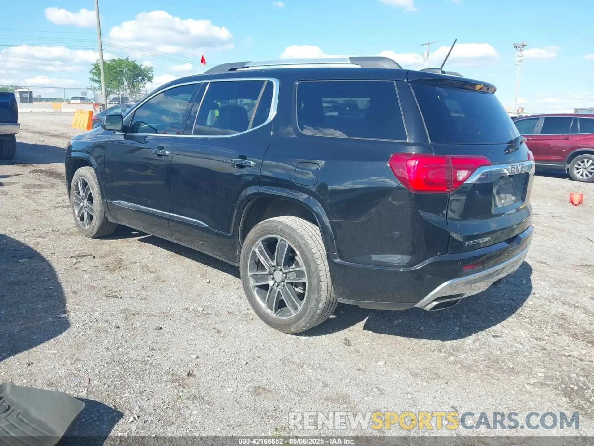 3 Photograph of a damaged car 1GKKNXLSXKZ131889 GMC ACADIA 2019