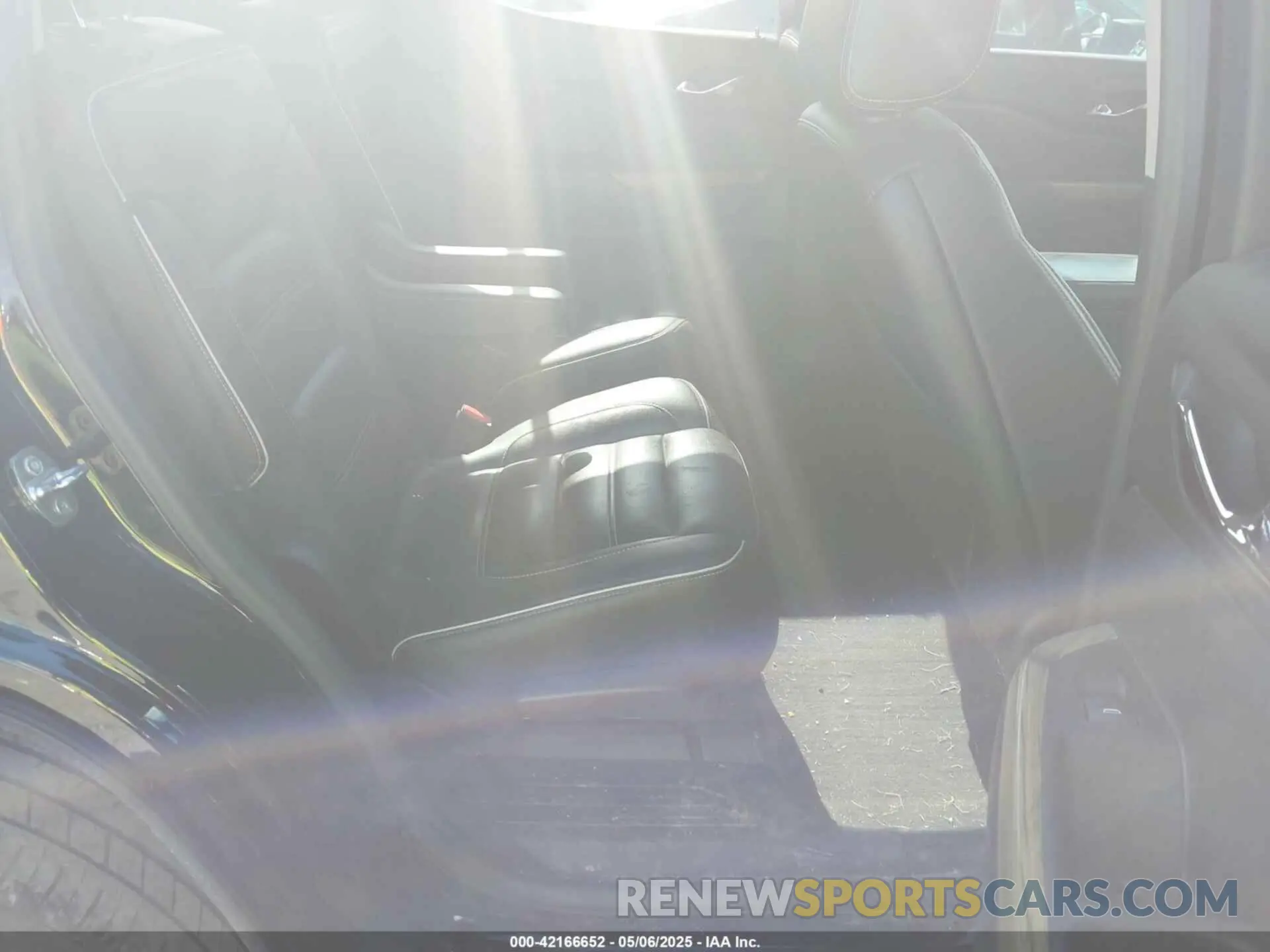 8 Photograph of a damaged car 1GKKNXLSXKZ131889 GMC ACADIA 2019
