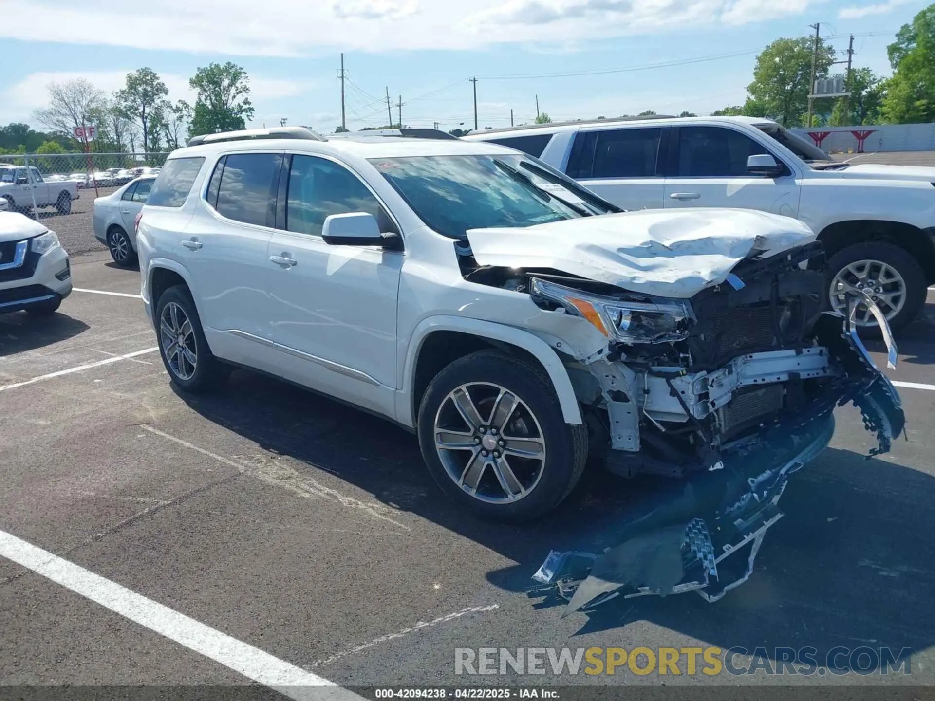 1 Photograph of a damaged car 1GKKNXLSXKZ238084 GMC ACADIA 2019