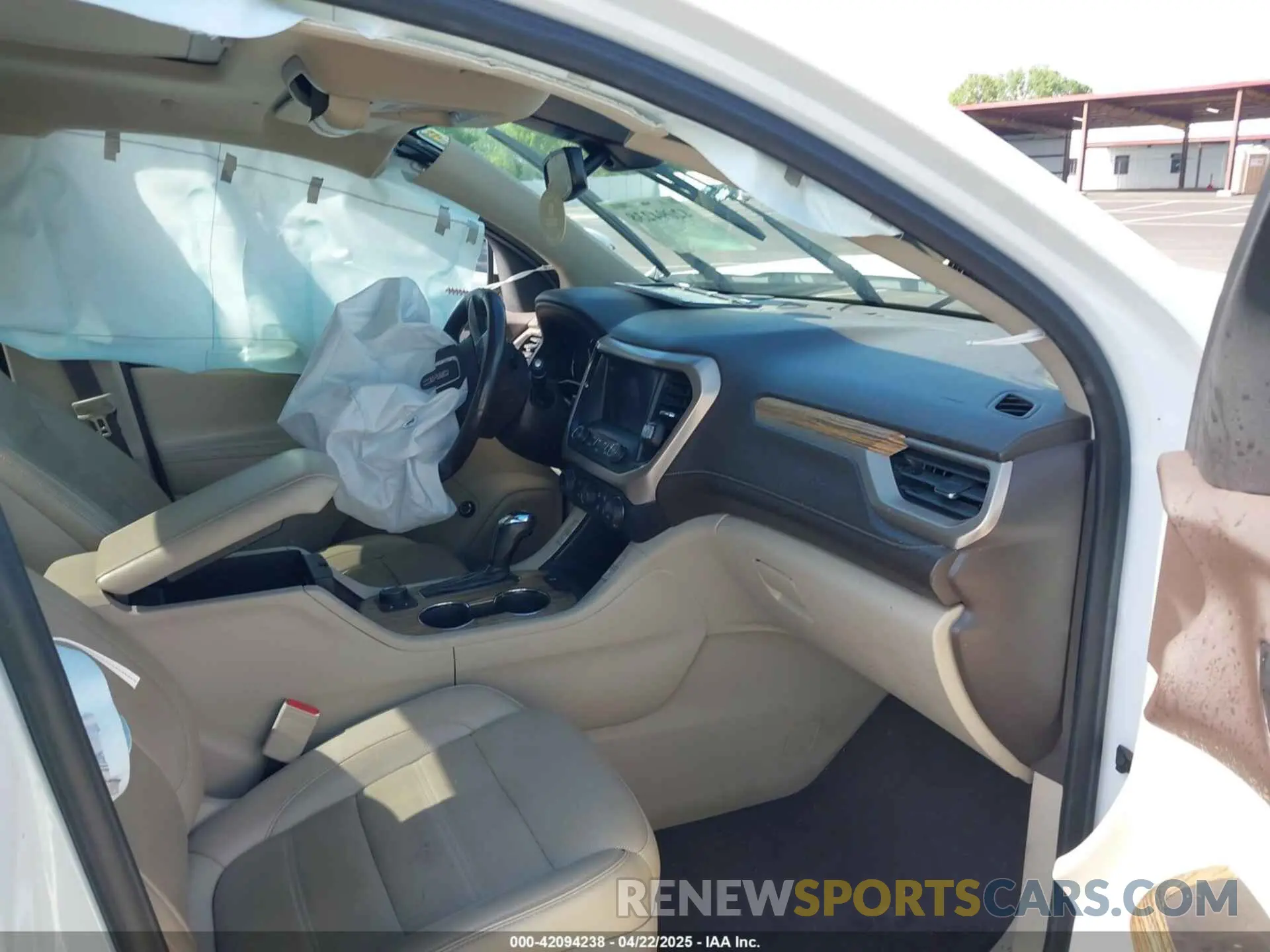 5 Photograph of a damaged car 1GKKNXLSXKZ238084 GMC ACADIA 2019