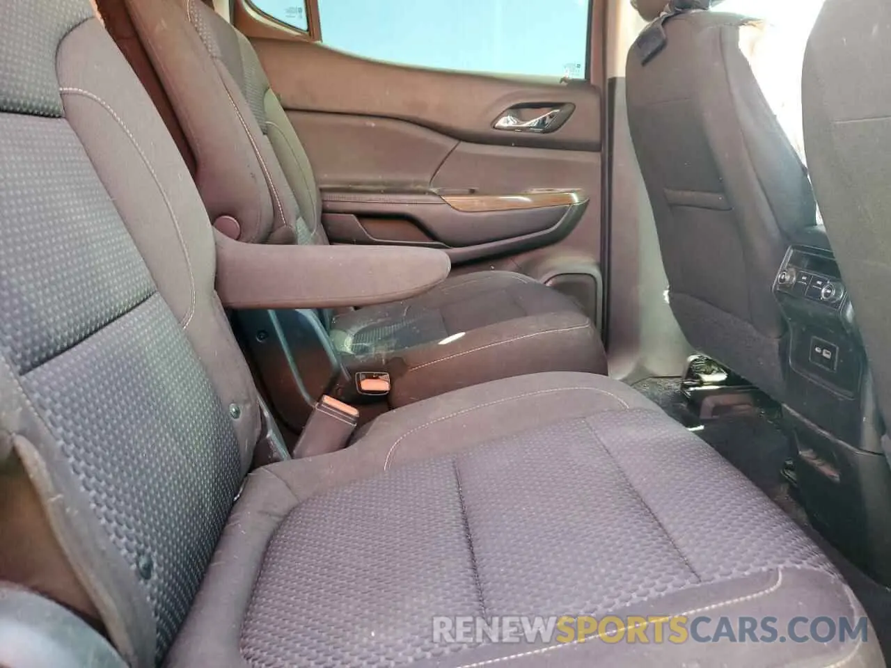 11 Photograph of a damaged car 1GKKNKLA1LZ174366 GMC ACADIA 2020