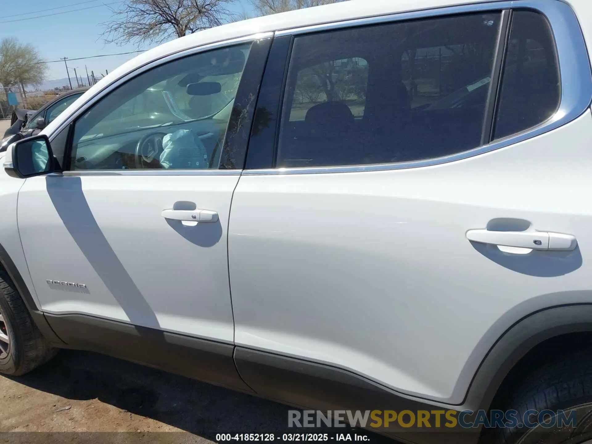 14 Photograph of a damaged car 1GKKNKLA1LZ227373 GMC ACADIA 2020