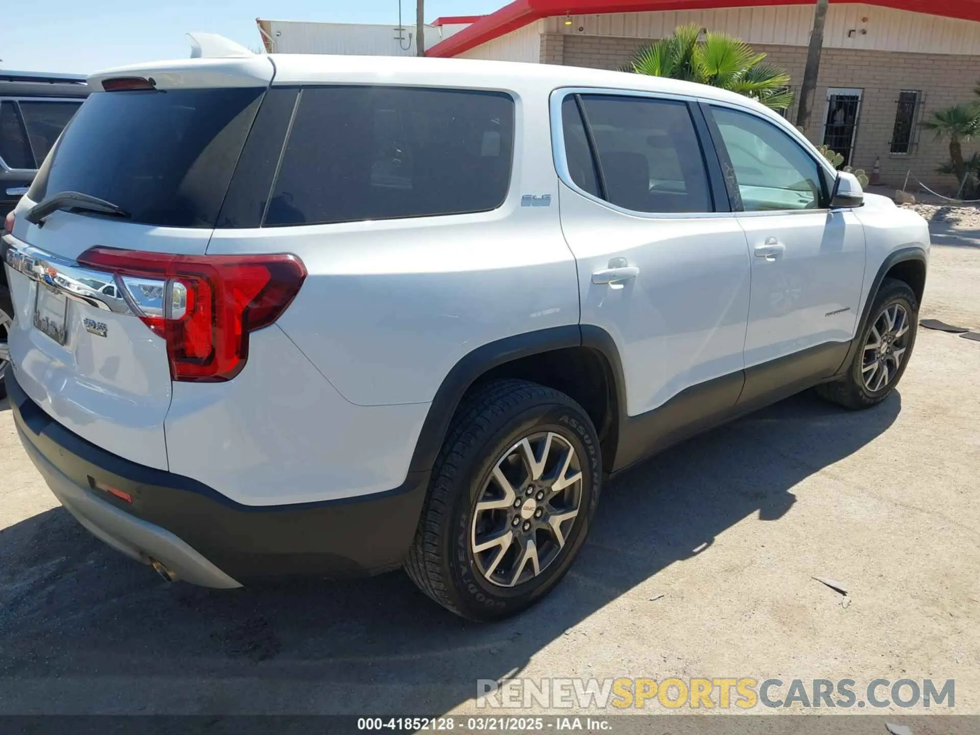 4 Photograph of a damaged car 1GKKNKLA1LZ227373 GMC ACADIA 2020