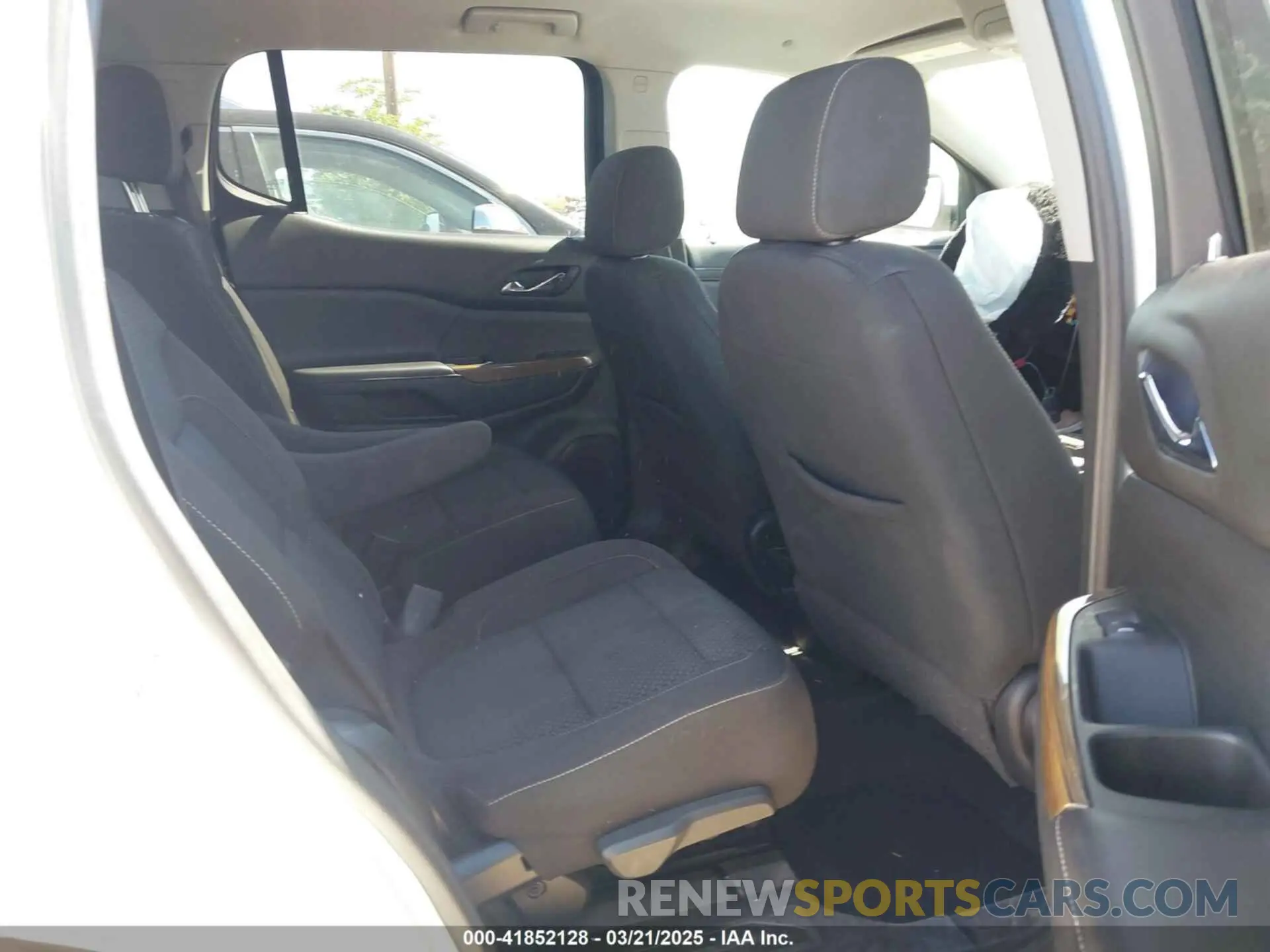 8 Photograph of a damaged car 1GKKNKLA1LZ227373 GMC ACADIA 2020