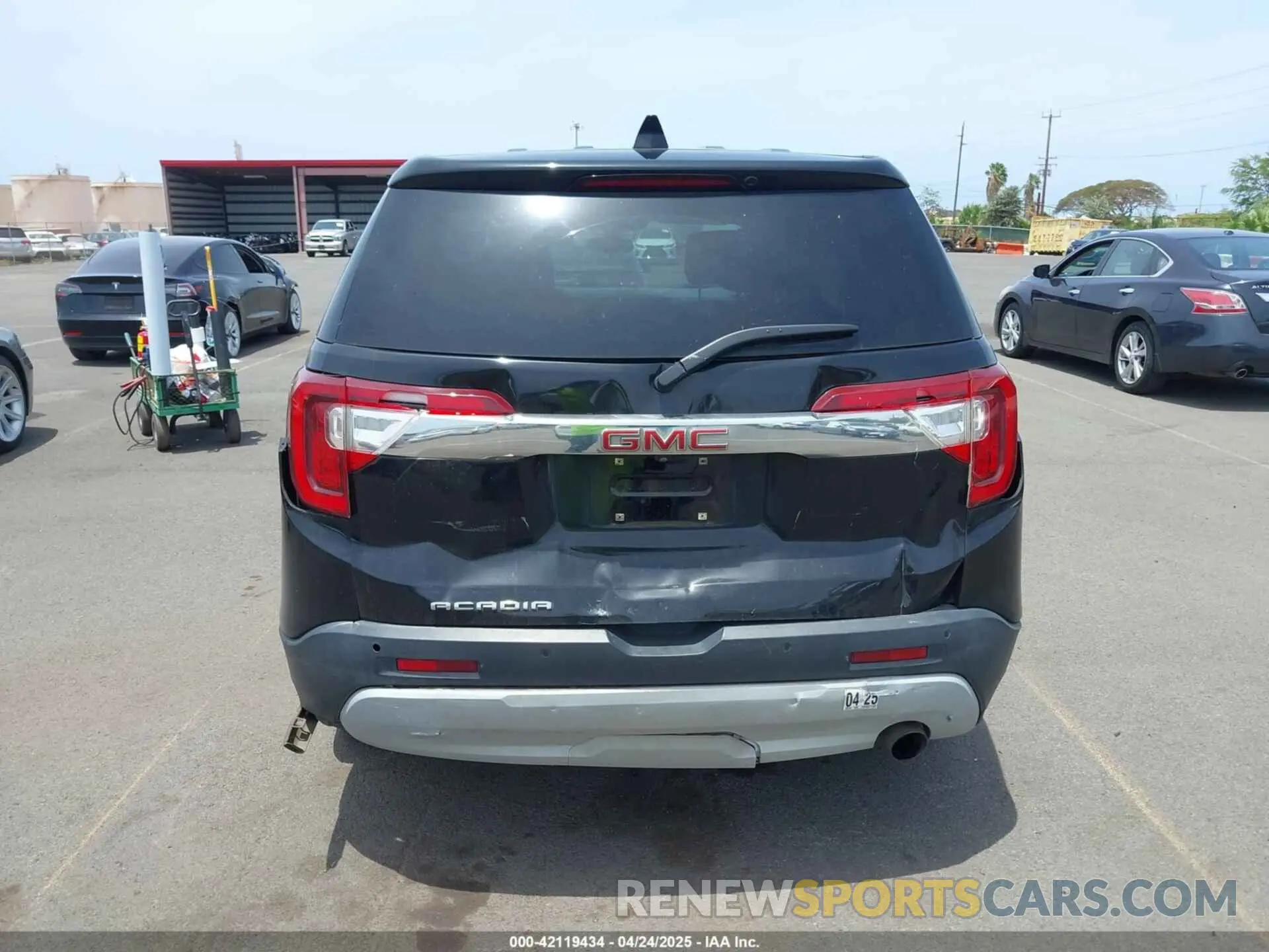 16 Photograph of a damaged car 1GKKNKLA2LZ138525 GMC ACADIA 2020