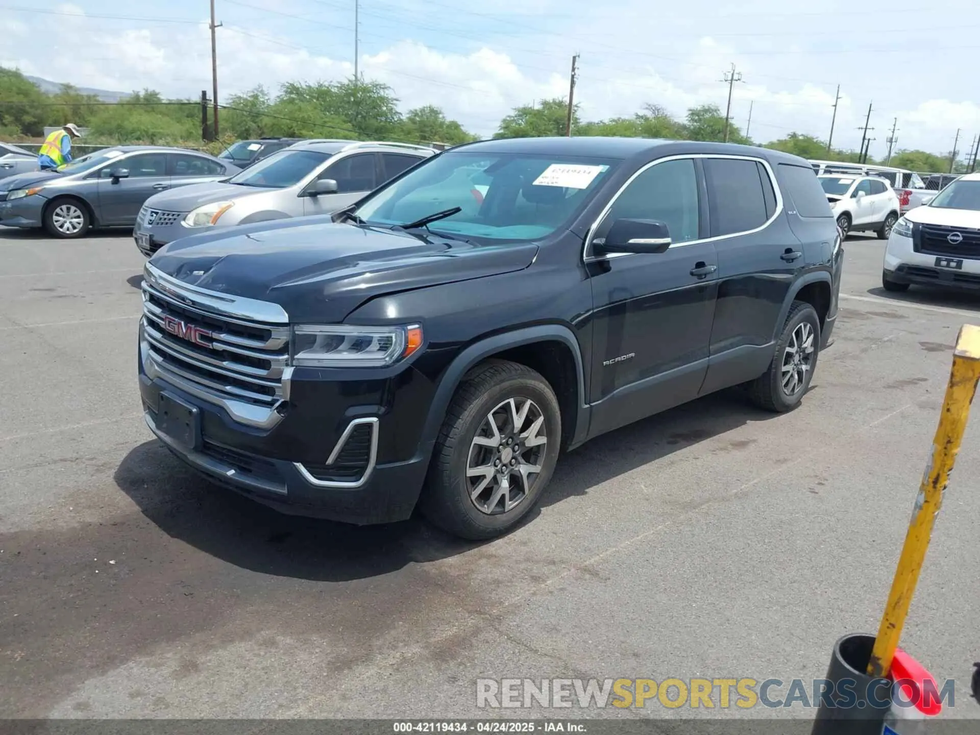 2 Photograph of a damaged car 1GKKNKLA2LZ138525 GMC ACADIA 2020