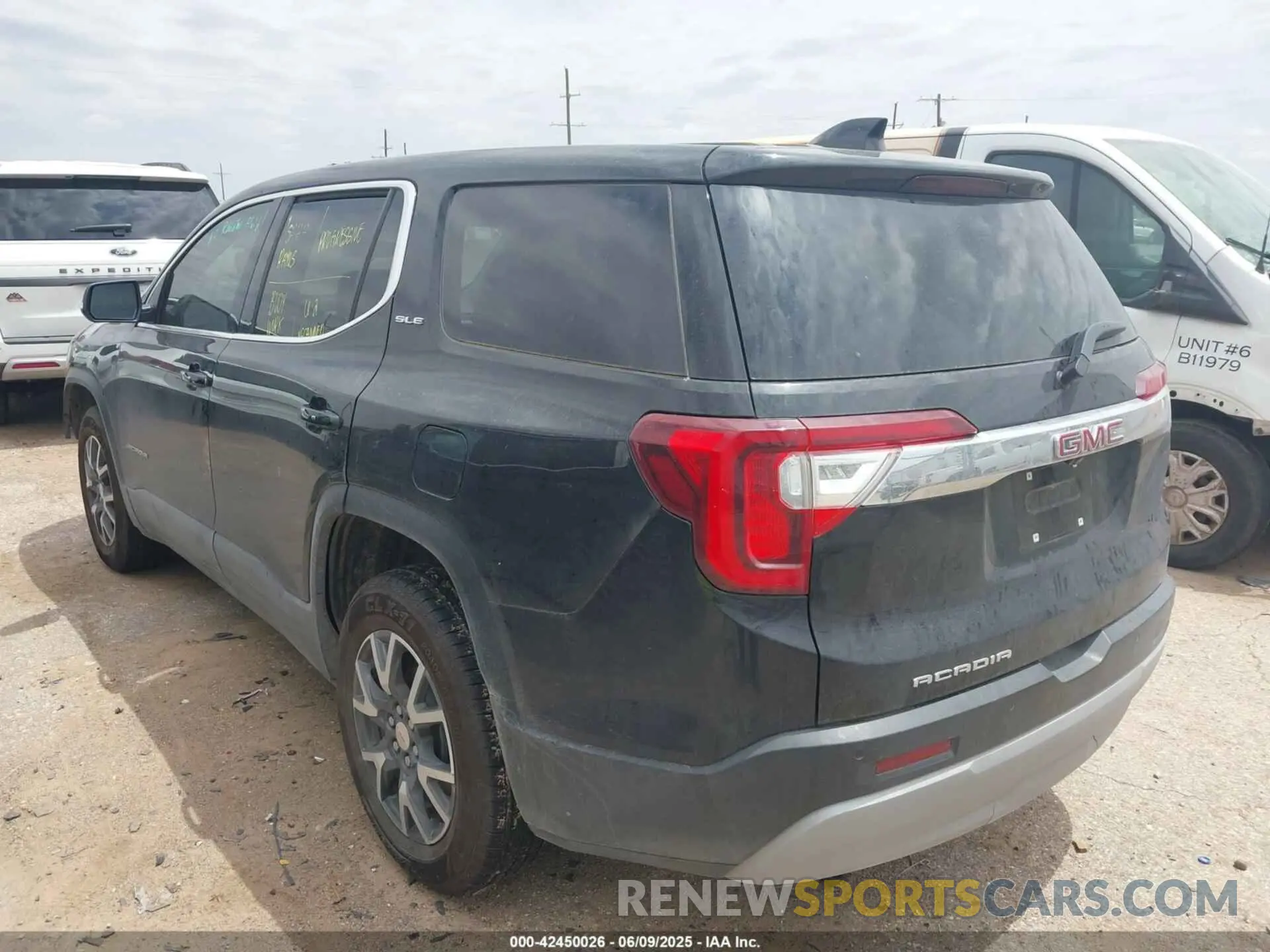 3 Photograph of a damaged car 1GKKNKLA3LZ234759 GMC ACADIA 2020