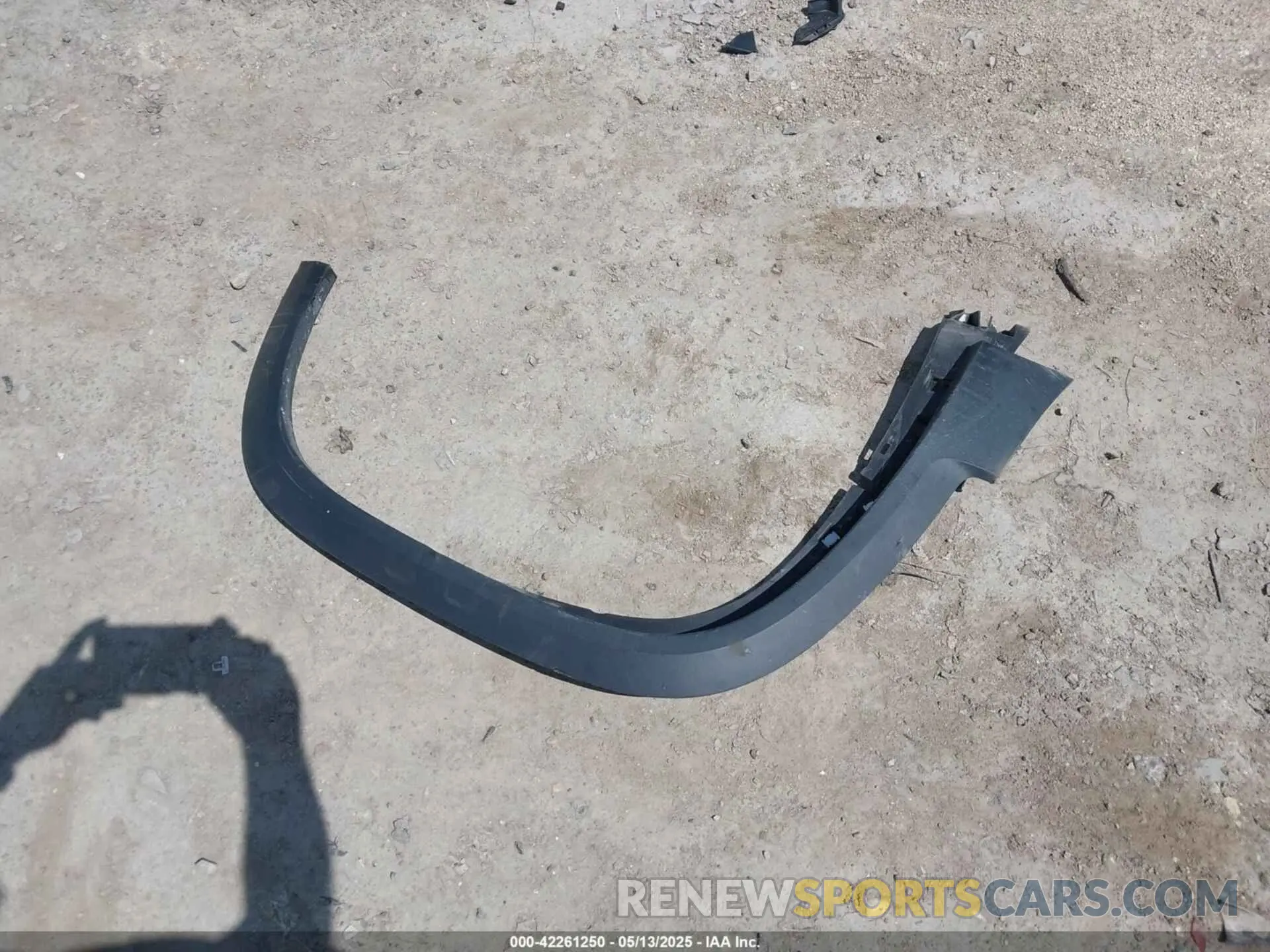 12 Photograph of a damaged car 1GKKNKLA4LZ164964 GMC ACADIA 2020