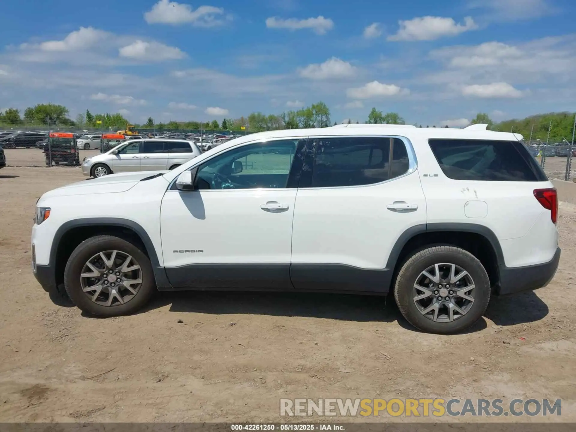 15 Photograph of a damaged car 1GKKNKLA4LZ164964 GMC ACADIA 2020