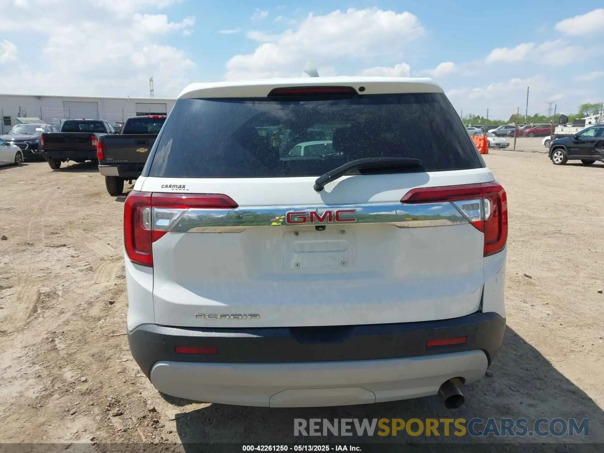 17 Photograph of a damaged car 1GKKNKLA4LZ164964 GMC ACADIA 2020