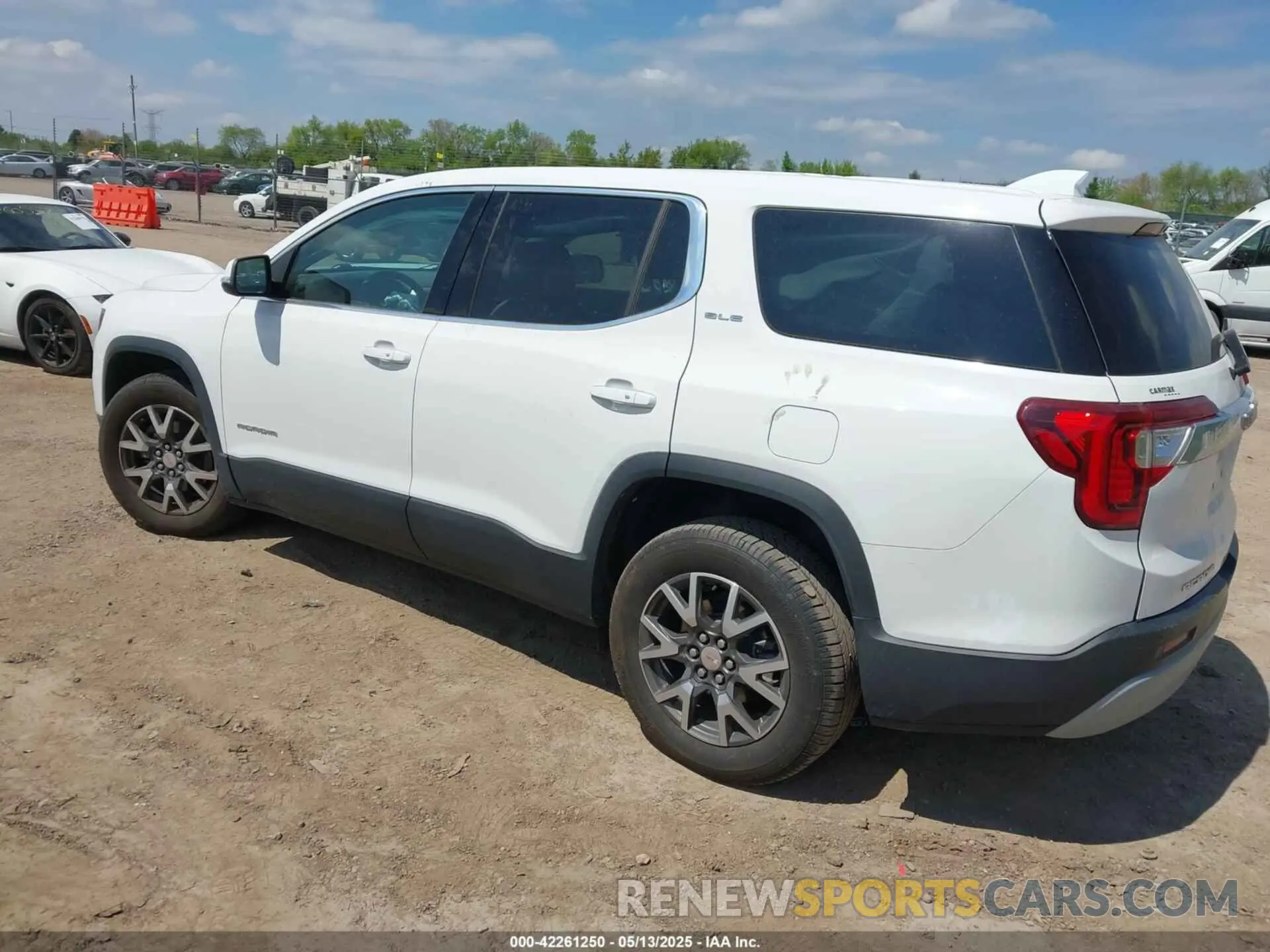 3 Photograph of a damaged car 1GKKNKLA4LZ164964 GMC ACADIA 2020