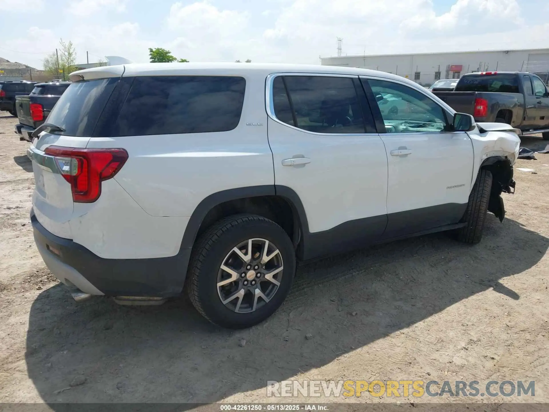 4 Photograph of a damaged car 1GKKNKLA4LZ164964 GMC ACADIA 2020