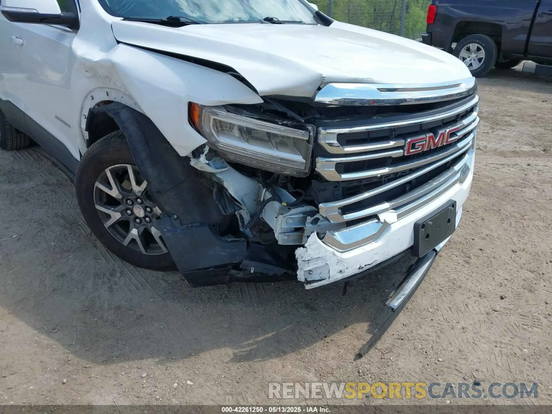 6 Photograph of a damaged car 1GKKNKLA4LZ164964 GMC ACADIA 2020