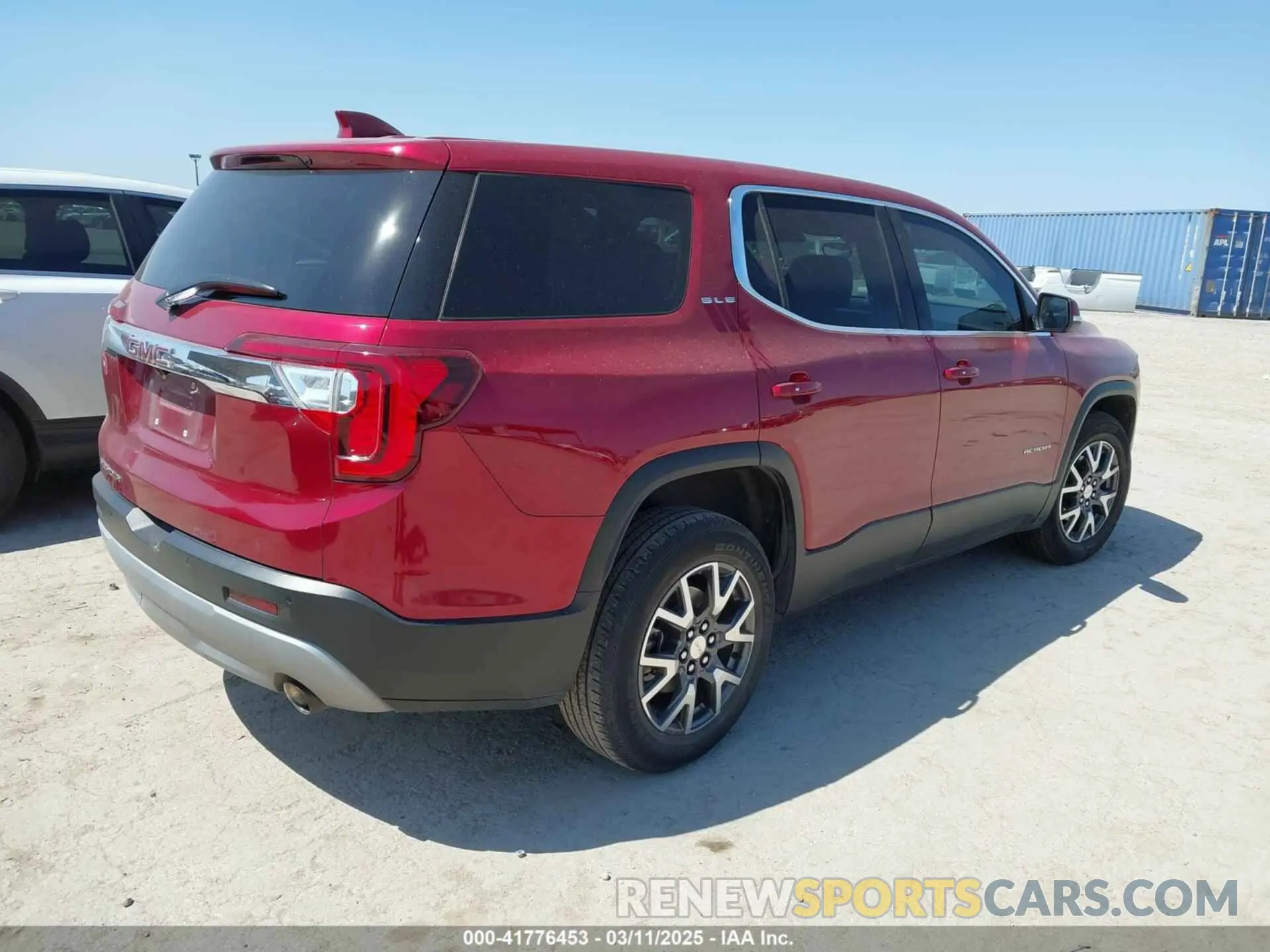 4 Photograph of a damaged car 1GKKNKLA4LZ166973 GMC ACADIA 2020