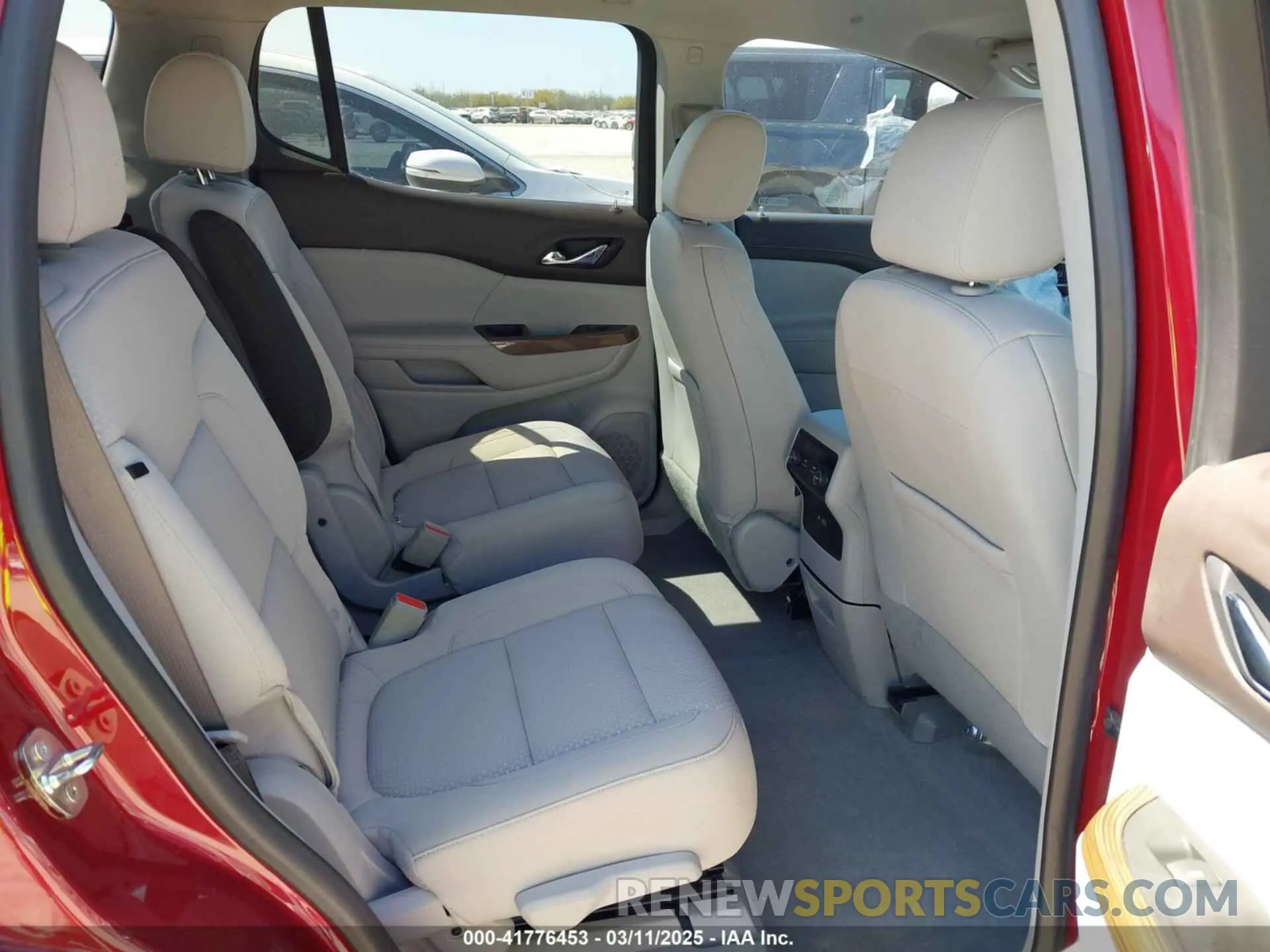 8 Photograph of a damaged car 1GKKNKLA4LZ166973 GMC ACADIA 2020