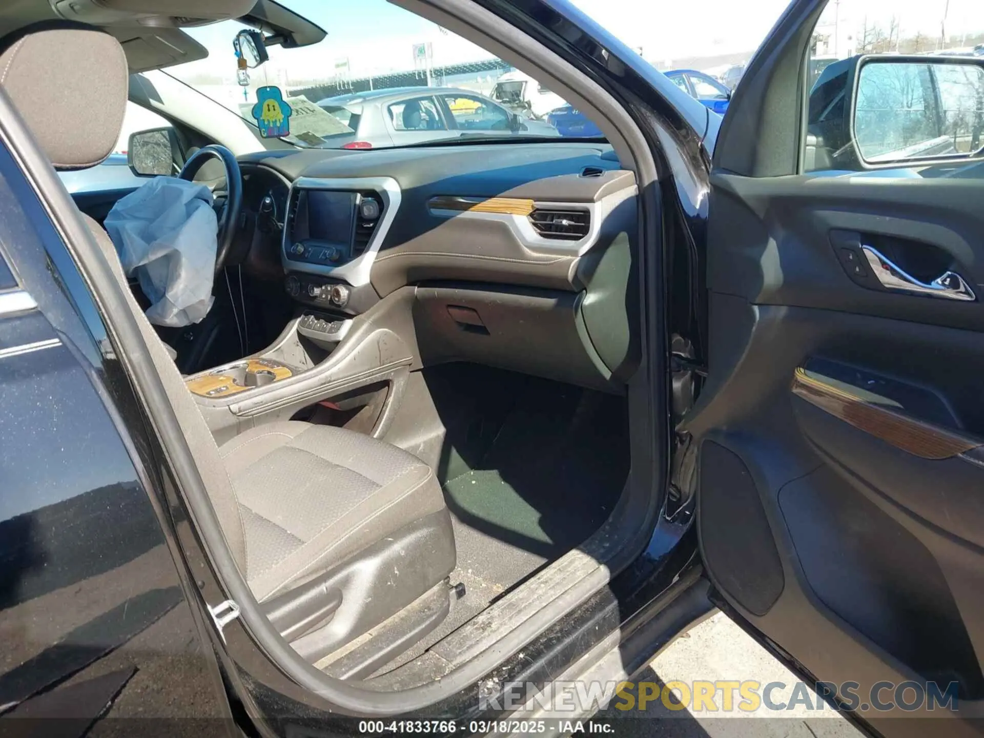 5 Photograph of a damaged car 1GKKNKLA4LZ181585 GMC ACADIA 2020