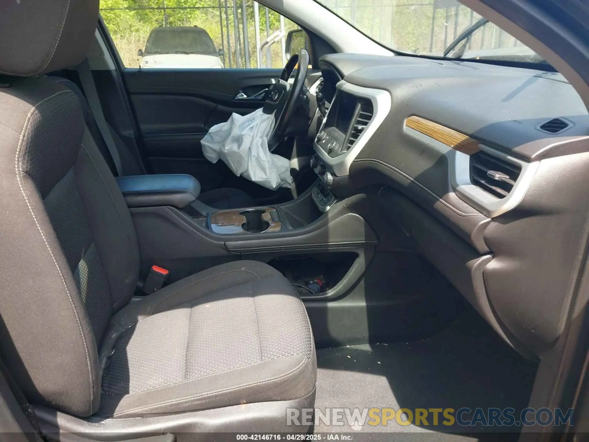 5 Photograph of a damaged car 1GKKNKLA4LZ223060 GMC ACADIA 2020