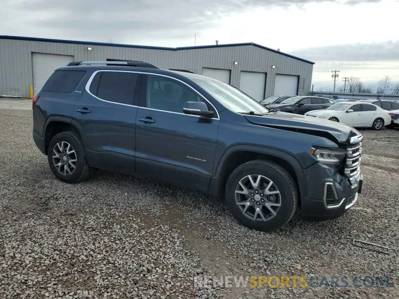 4 Photograph of a damaged car 1GKKNKLA5LZ167971 GMC ACADIA 2020