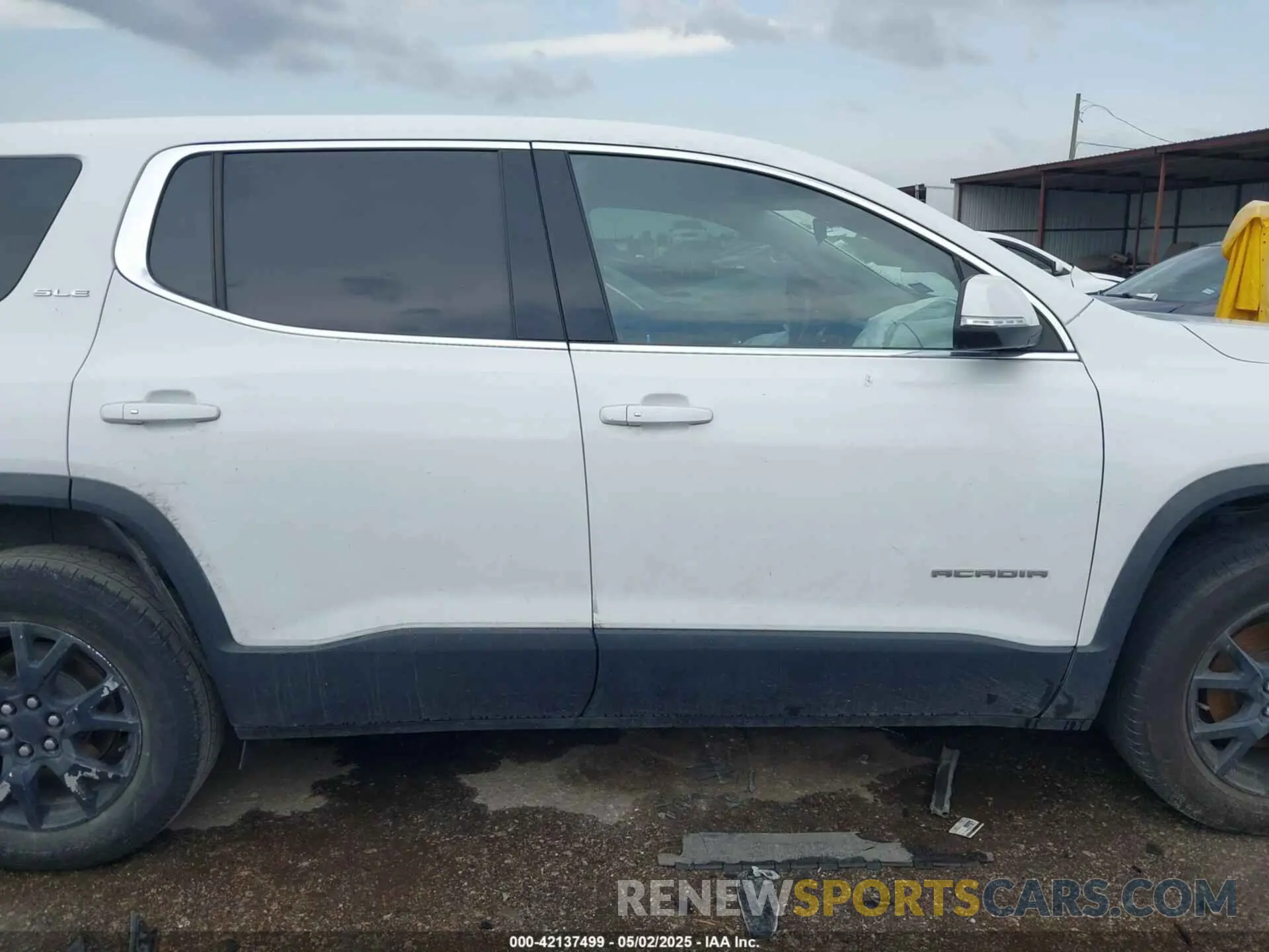 13 Photograph of a damaged car 1GKKNKLA5LZ195298 GMC ACADIA 2020