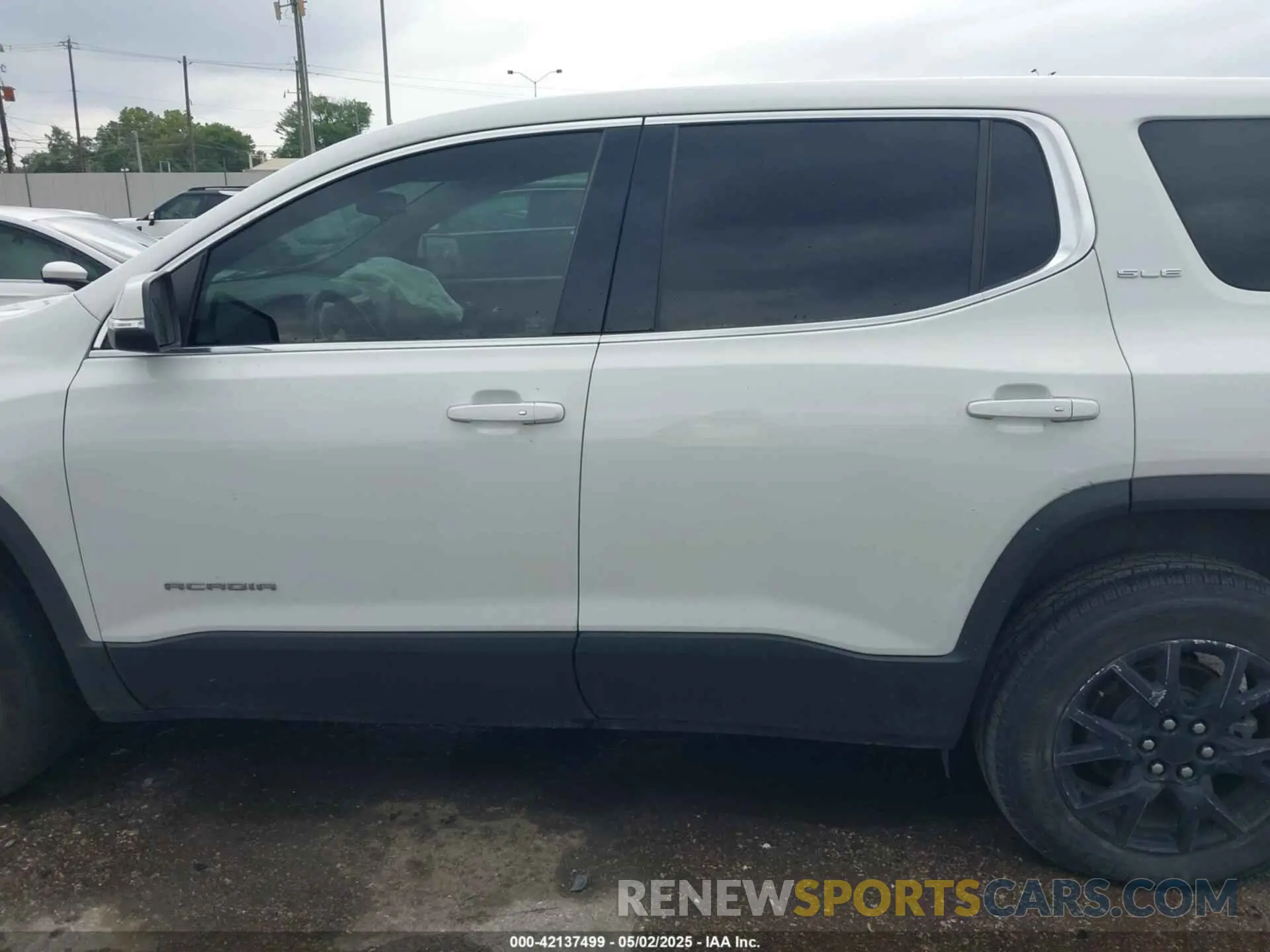 14 Photograph of a damaged car 1GKKNKLA5LZ195298 GMC ACADIA 2020