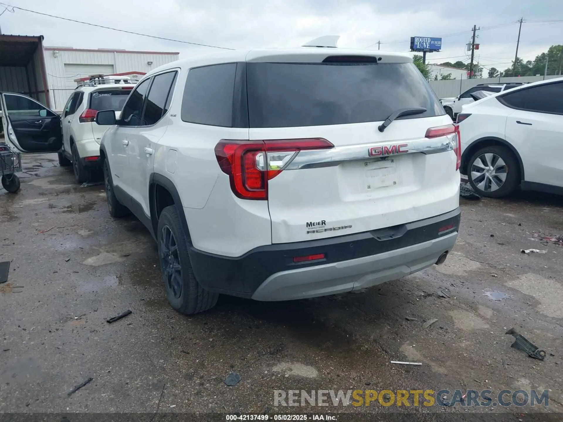 3 Photograph of a damaged car 1GKKNKLA5LZ195298 GMC ACADIA 2020