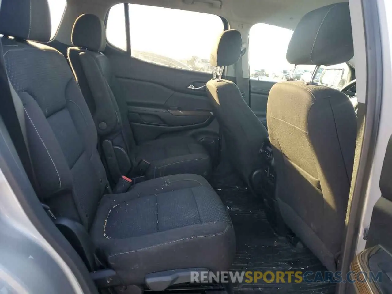 11 Photograph of a damaged car 1GKKNKLA5LZ215517 GMC ACADIA 2020