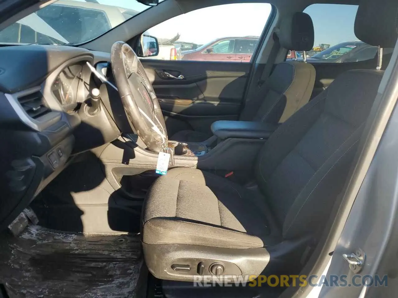 7 Photograph of a damaged car 1GKKNKLA5LZ215517 GMC ACADIA 2020