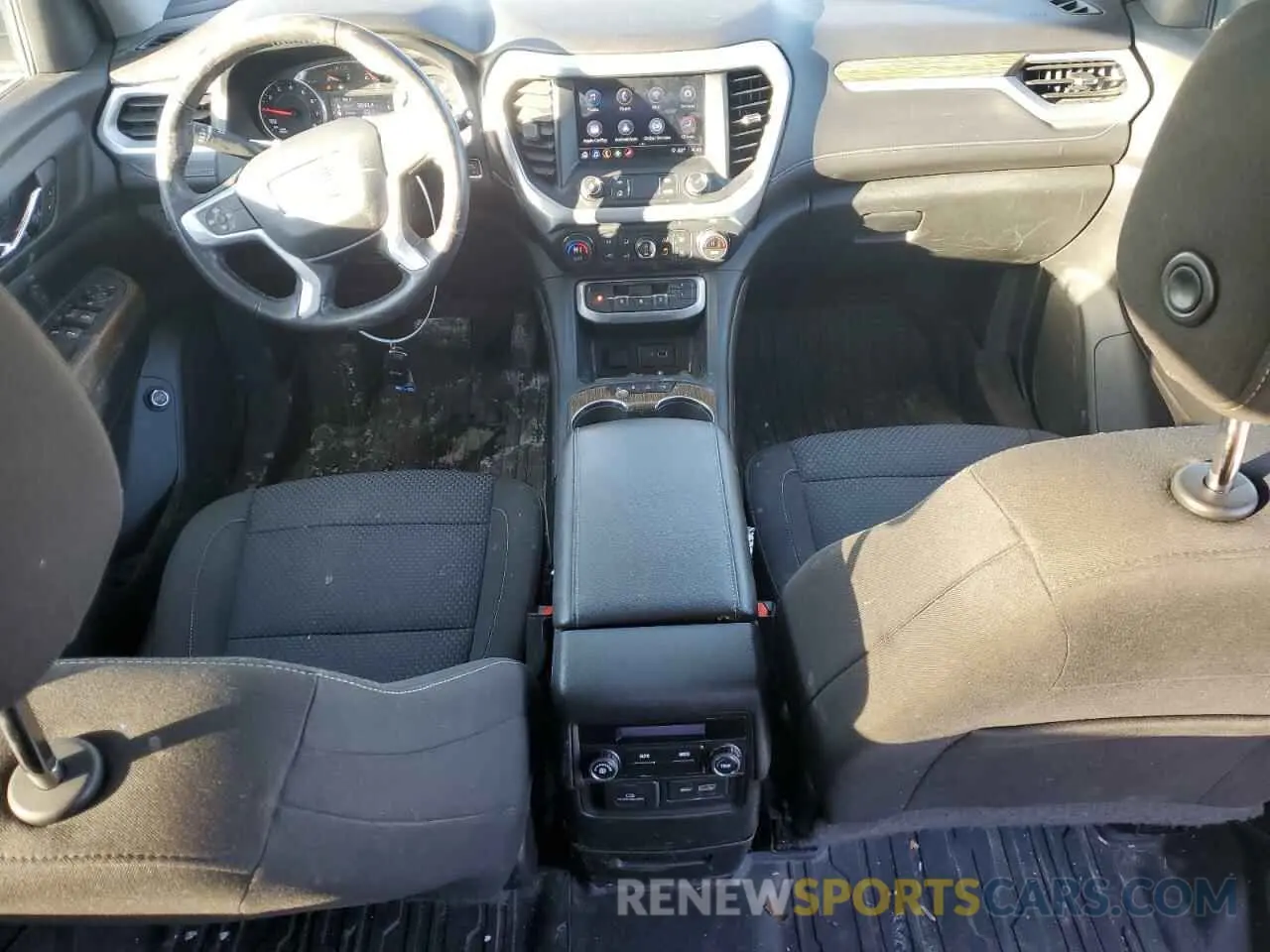 8 Photograph of a damaged car 1GKKNKLA5LZ215517 GMC ACADIA 2020