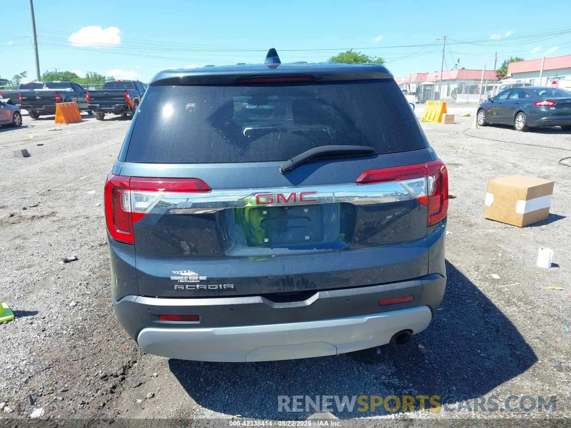 16 Photograph of a damaged car 1GKKNKLA6LZ174220 GMC ACADIA 2020