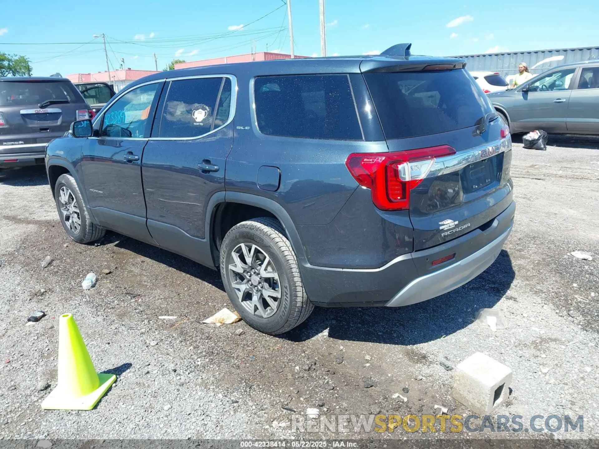 3 Photograph of a damaged car 1GKKNKLA6LZ174220 GMC ACADIA 2020
