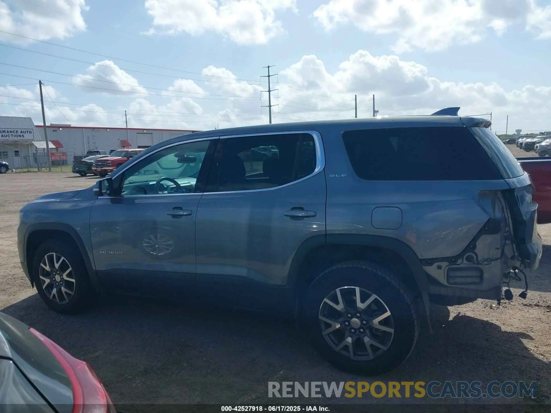 14 Photograph of a damaged car 1GKKNKLA7LZ182875 GMC ACADIA 2020