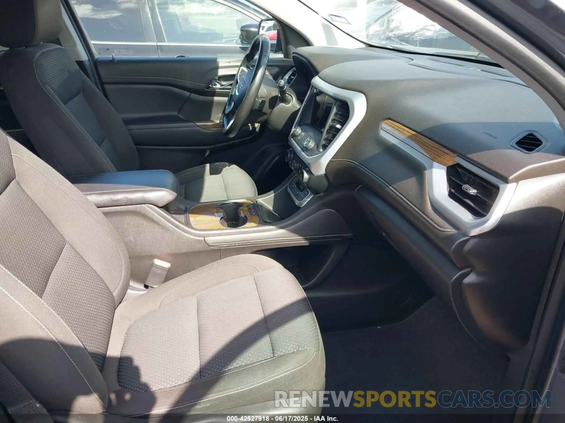 5 Photograph of a damaged car 1GKKNKLA7LZ182875 GMC ACADIA 2020