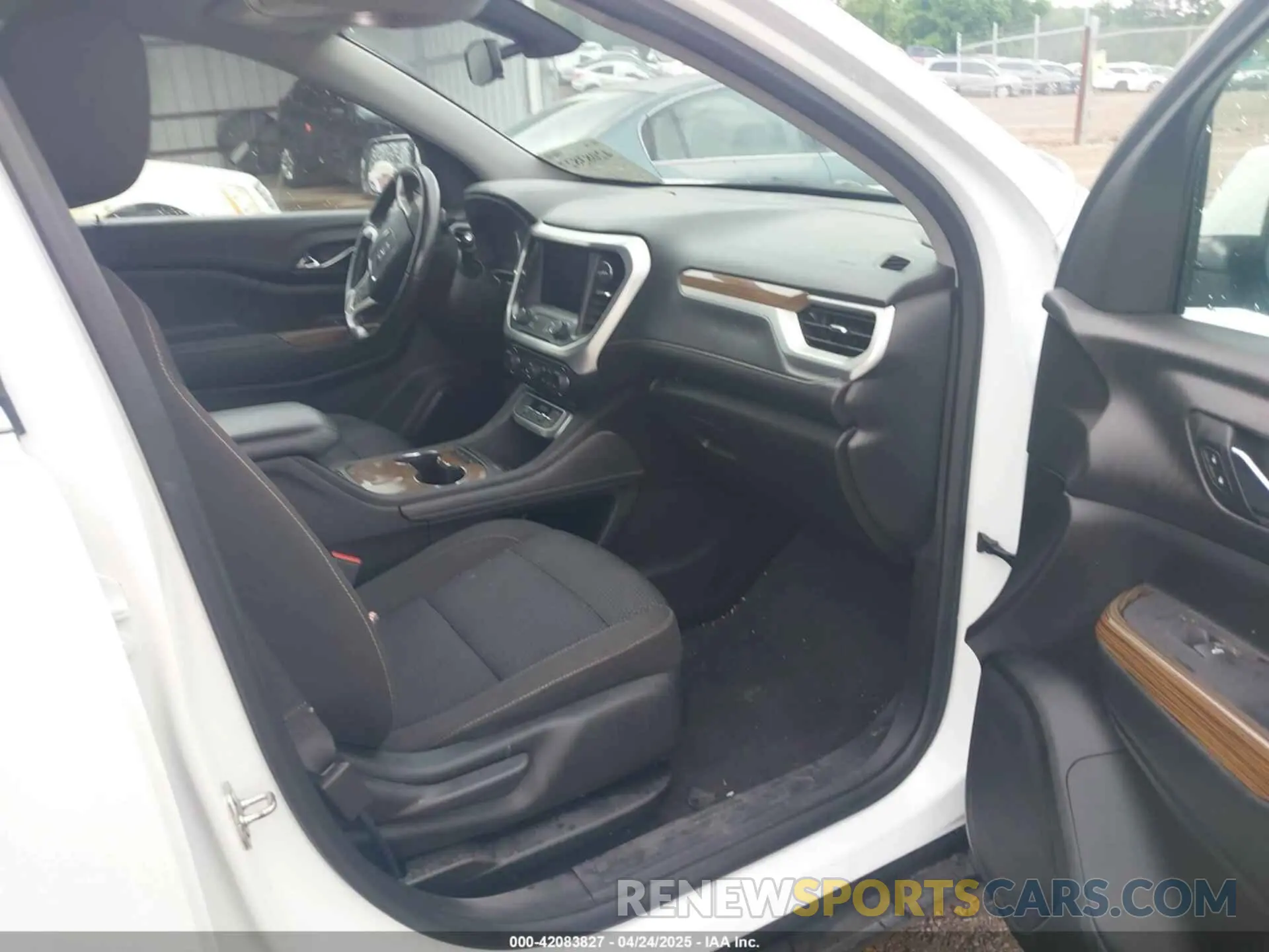 5 Photograph of a damaged car 1GKKNKLA7LZ193312 GMC ACADIA 2020