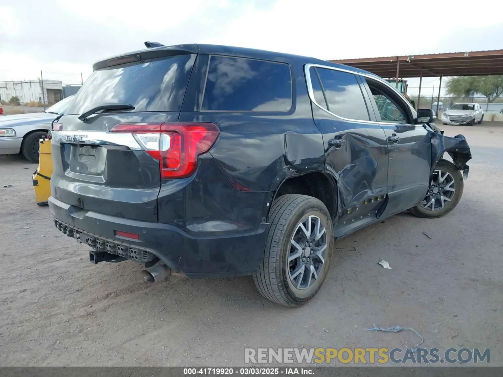 4 Photograph of a damaged car 1GKKNKLA7LZ223893 GMC ACADIA 2020