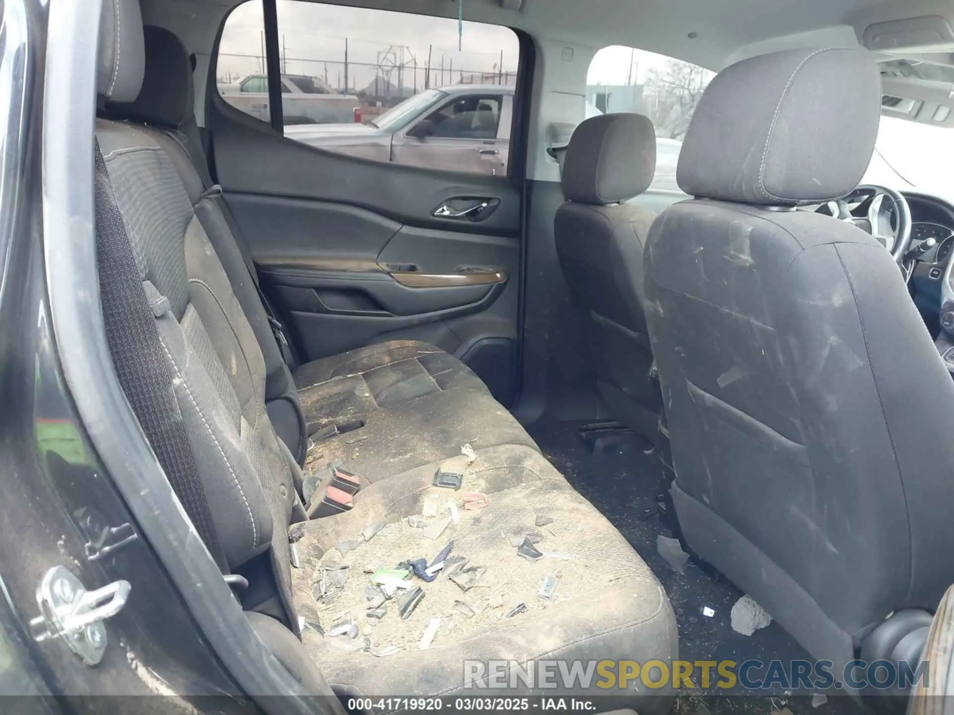 8 Photograph of a damaged car 1GKKNKLA7LZ223893 GMC ACADIA 2020