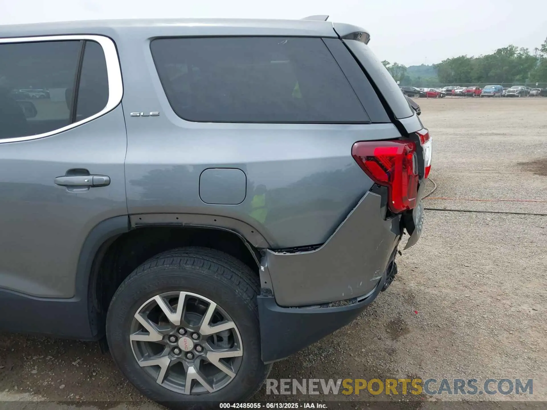 17 Photograph of a damaged car 1GKKNKLA8LZ153059 GMC ACADIA 2020