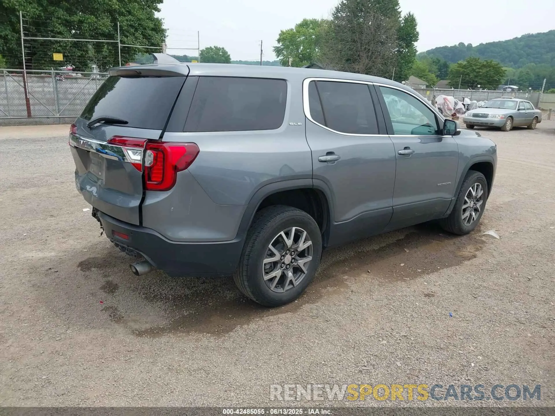 4 Photograph of a damaged car 1GKKNKLA8LZ153059 GMC ACADIA 2020