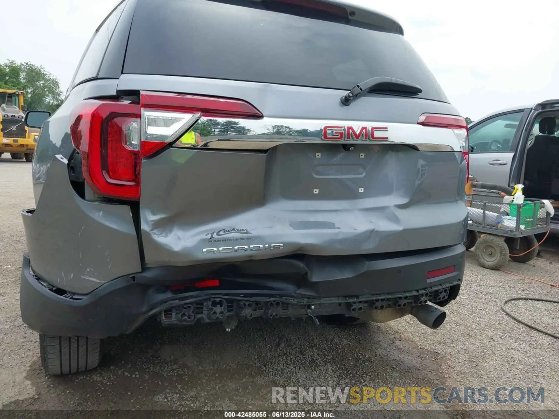 6 Photograph of a damaged car 1GKKNKLA8LZ153059 GMC ACADIA 2020