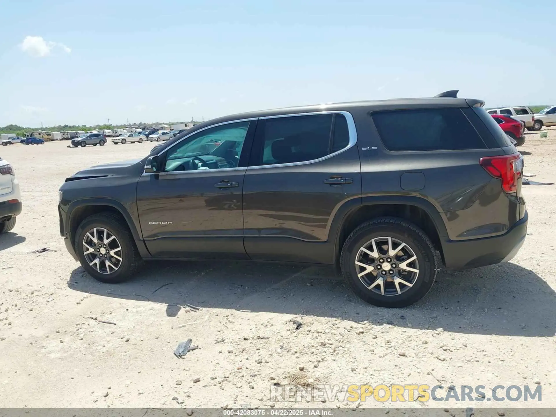 14 Photograph of a damaged car 1GKKNKLAXLZ166105 GMC ACADIA 2020