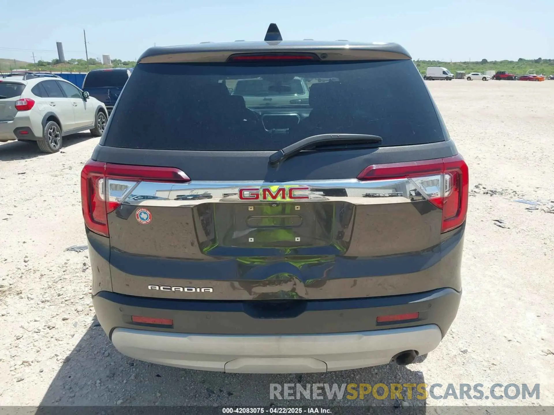 16 Photograph of a damaged car 1GKKNKLAXLZ166105 GMC ACADIA 2020