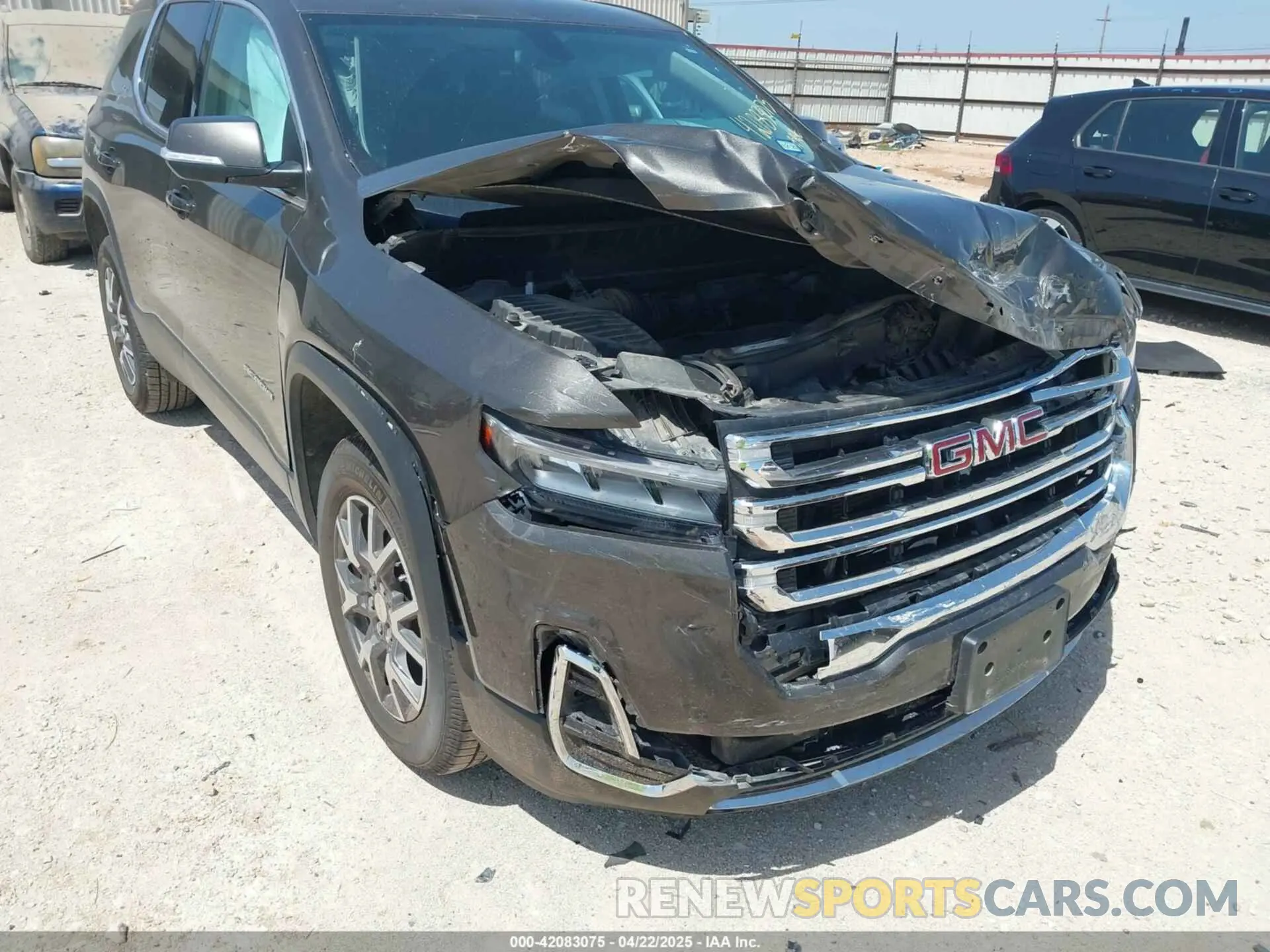 6 Photograph of a damaged car 1GKKNKLAXLZ166105 GMC ACADIA 2020