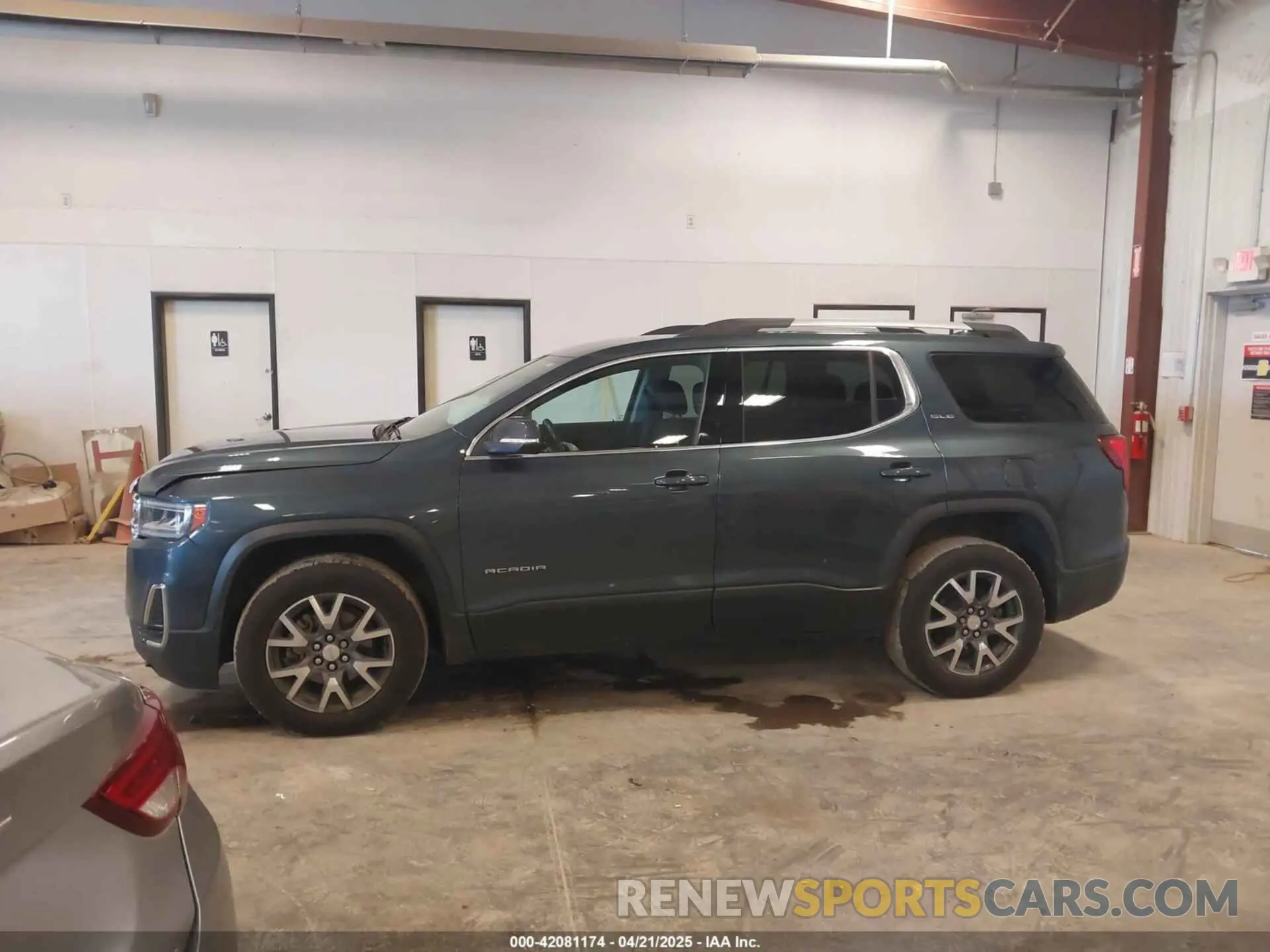 14 Photograph of a damaged car 1GKKNKLS2LZ109910 GMC ACADIA 2020